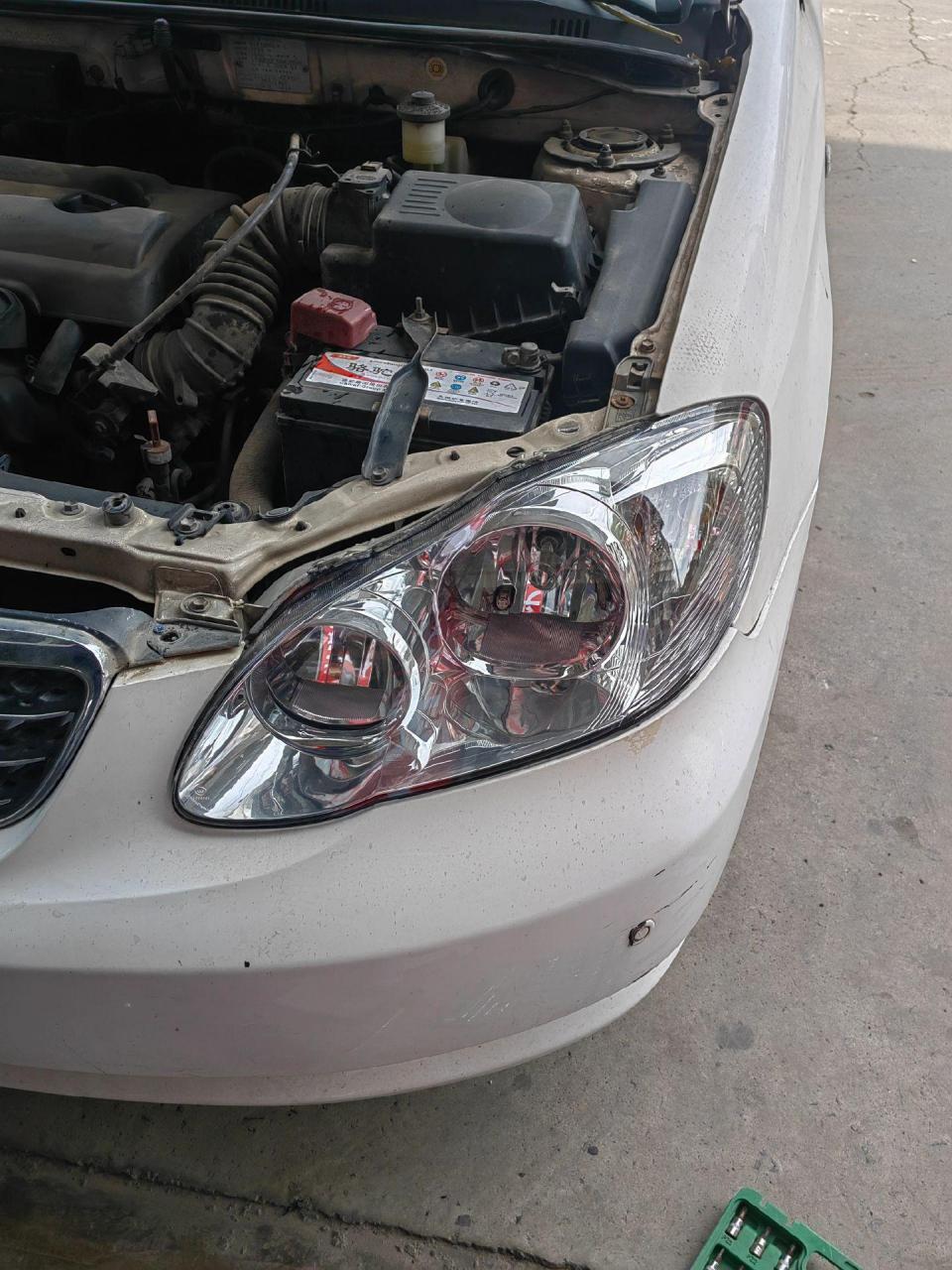 丰田花冠更换大灯灯壳