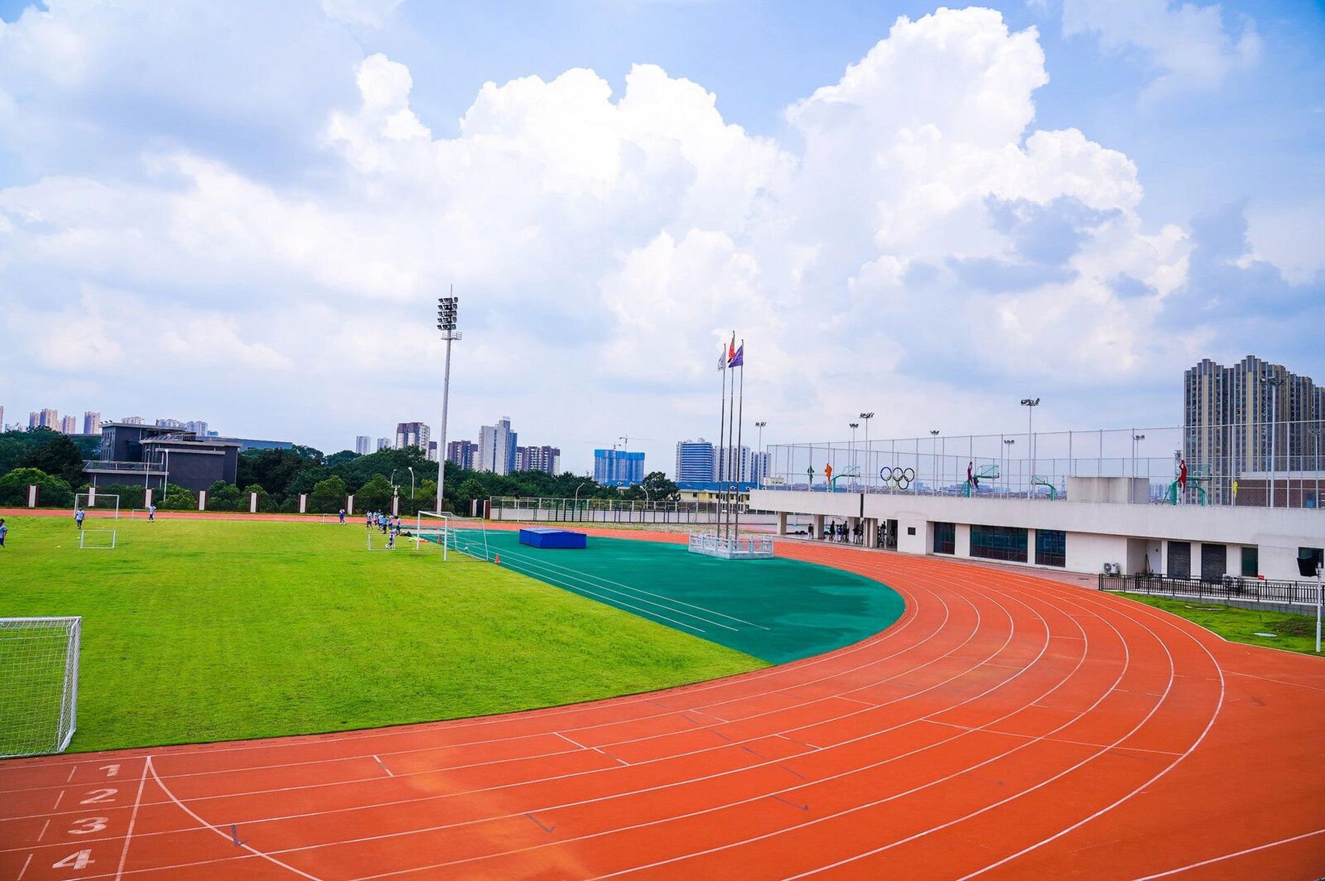 长沙市东雅中学吸引了一批人才,博士也来了  系列走访之一:一所影响