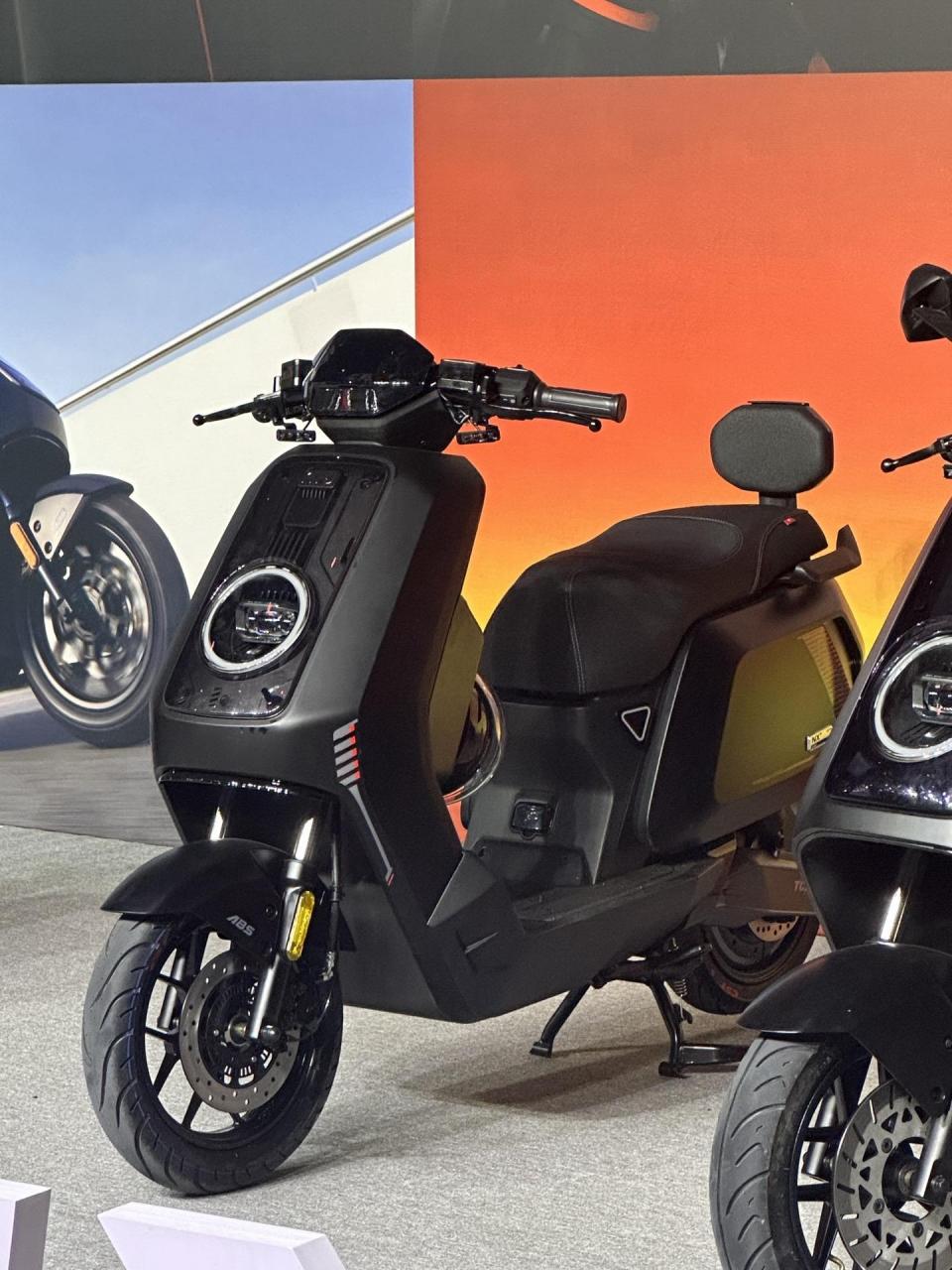 小牛2024新品上市,电动自行车车,颜值爆表