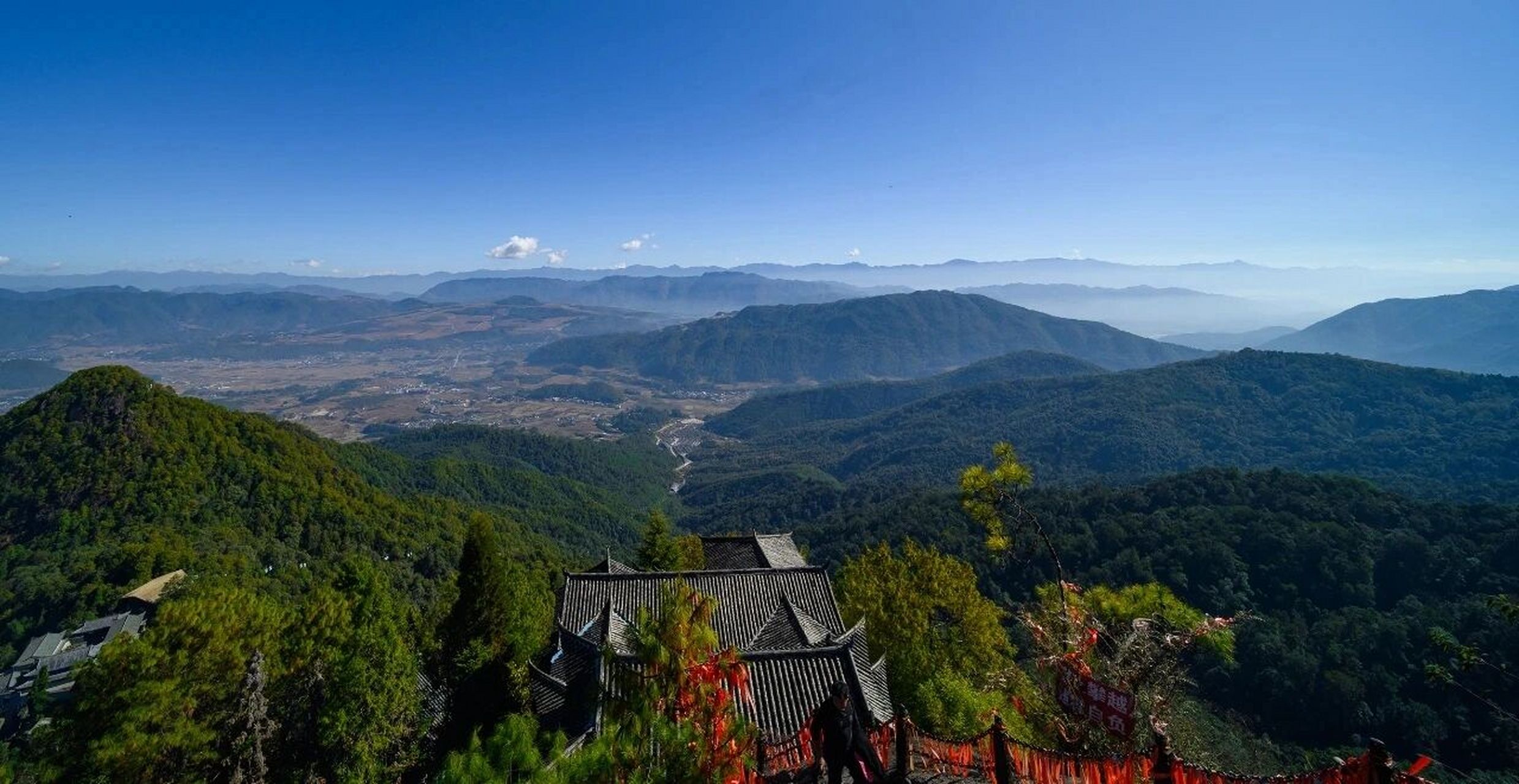 腾冲云峰山景区 云峰山是国家风景名胜区,中国徐霞客游线标志地,距