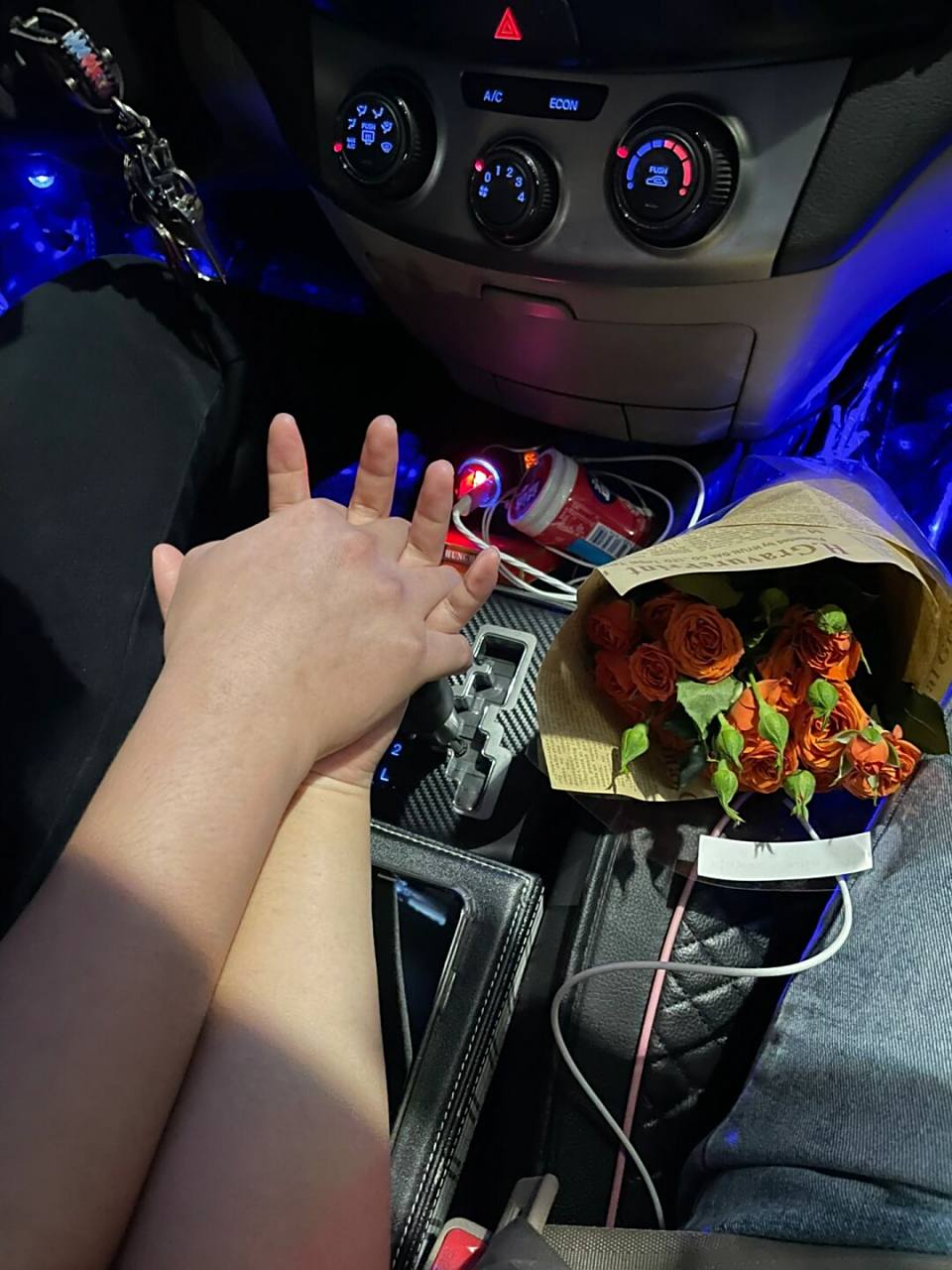 对这样的男朋友 无法自拔呀 不管去什么地方 上车了以后 他都会