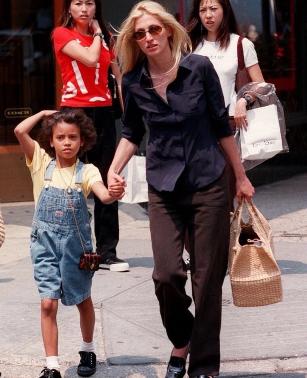 穿搭灵感-肯尼迪家族儿媳的极简穿搭 卡罗琳·贝赛特最擅长用基础款