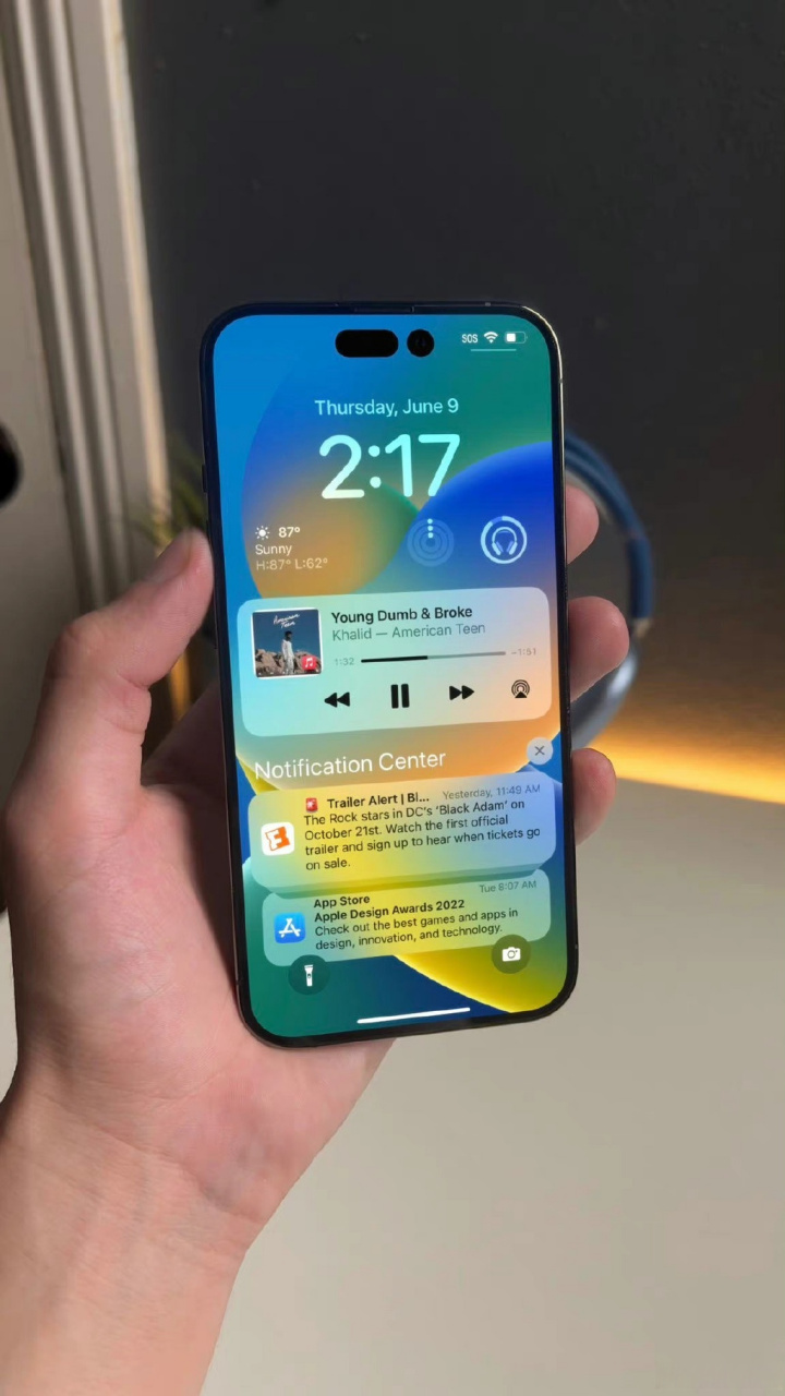 自从夏普发布了第一款异形屏手机开始,各种手机均开始了异形屏设计