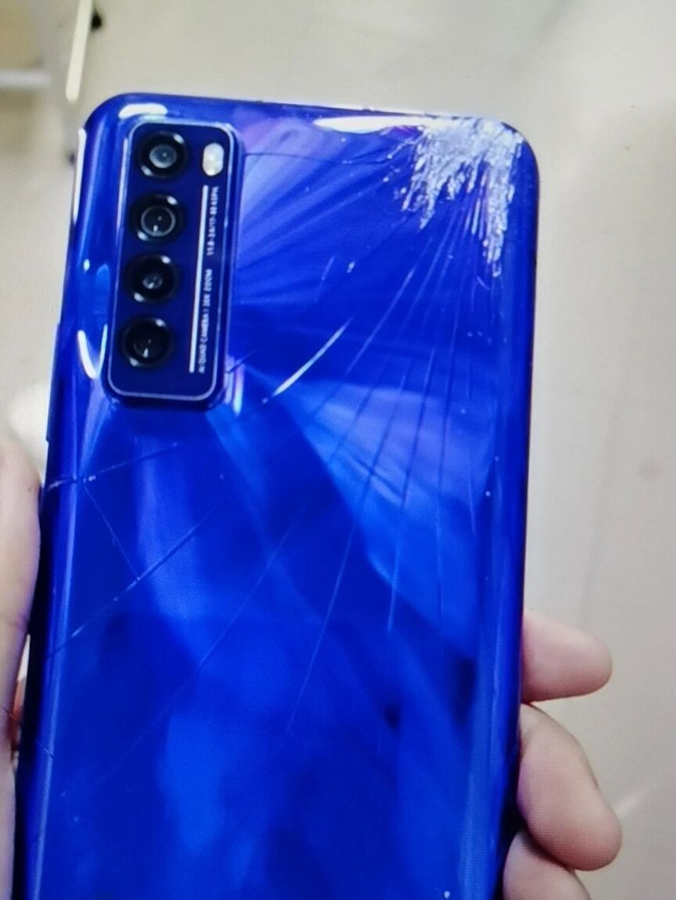 华为nova7,手机摔地上了,手机壳完好无损,后壳玻璃碎了换个后盖得多少