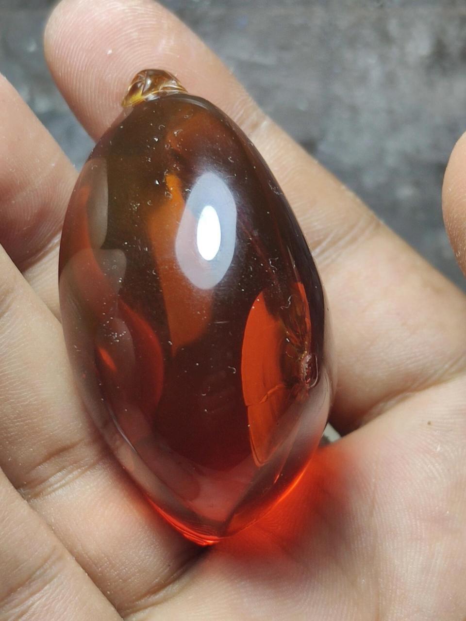 修复一枚磕坏的琥珀坠子,附过程