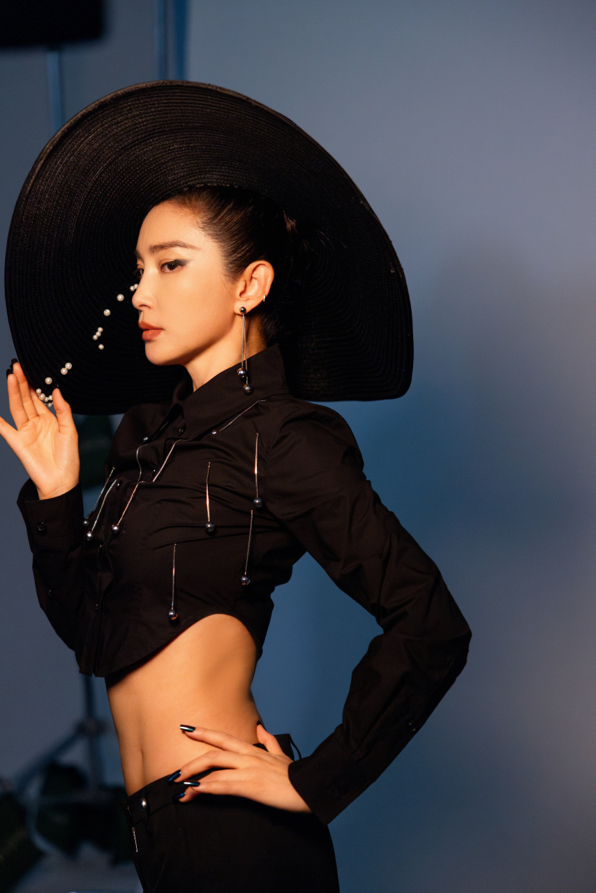 今天老大李冰冰整点儿飒的7015 #李冰冰周也时尚cosmo四月刊封面