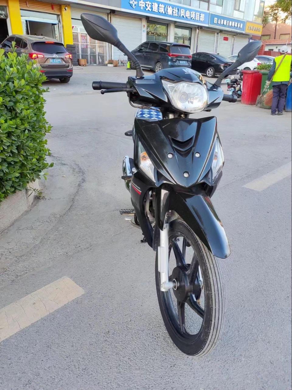 八九成新的豪爵炫迪110摩托车,一马达着车,车况好,价格实惠
