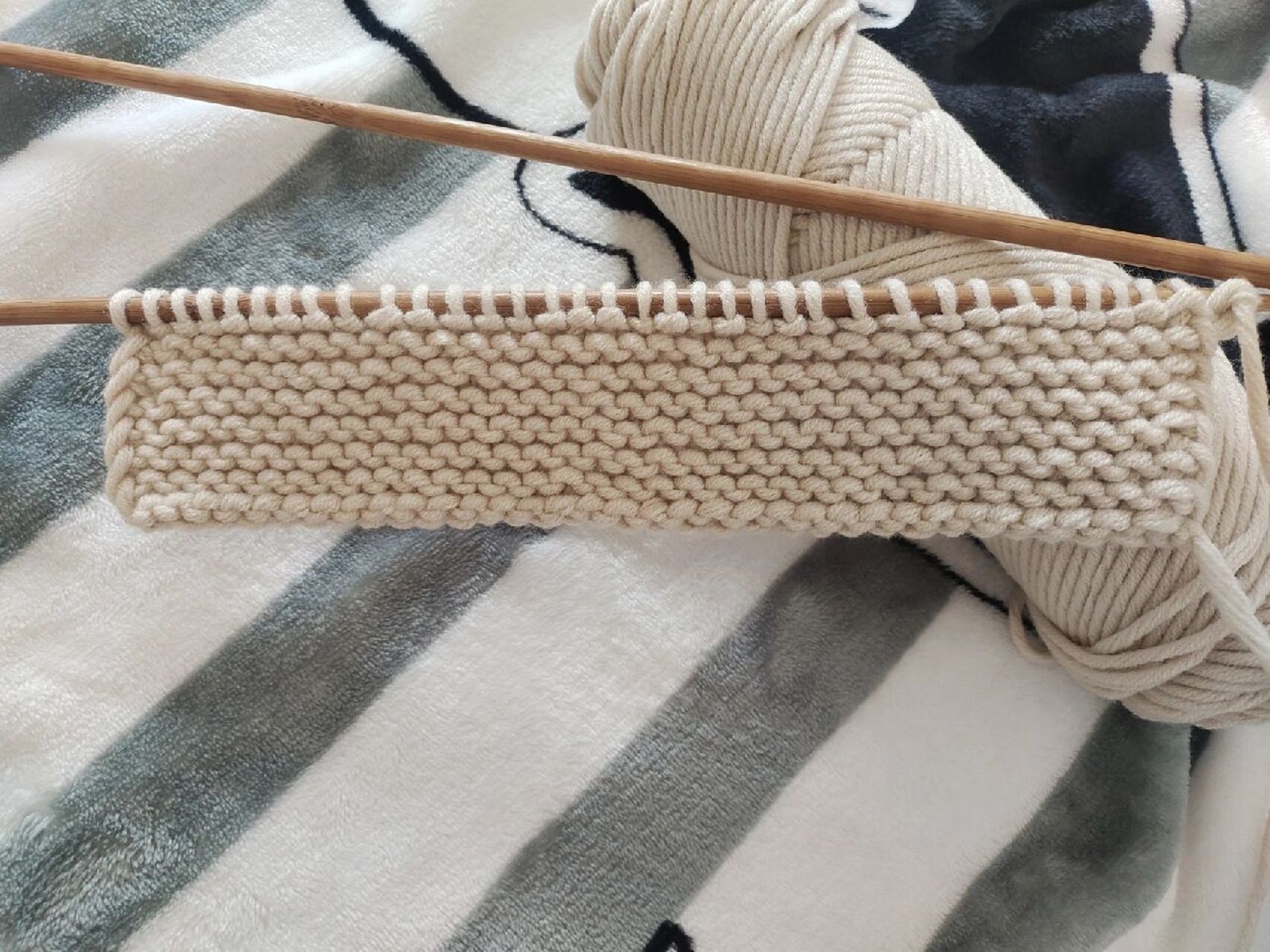 最简单的围巾织法 最简单的01织法—平针