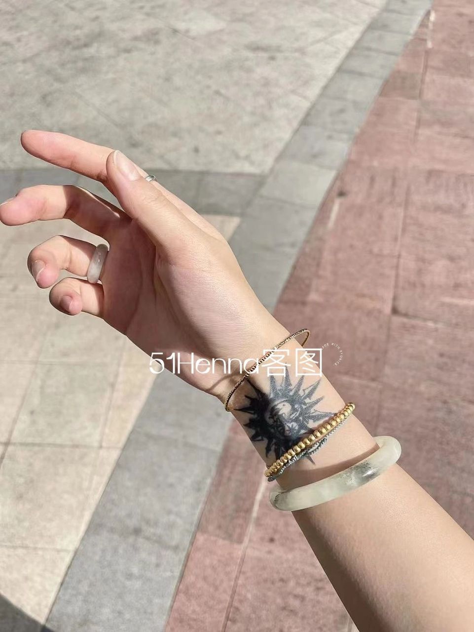 海娜手绘纹身图案分享|太阳98 美女顾客的手99第二天的反色 白