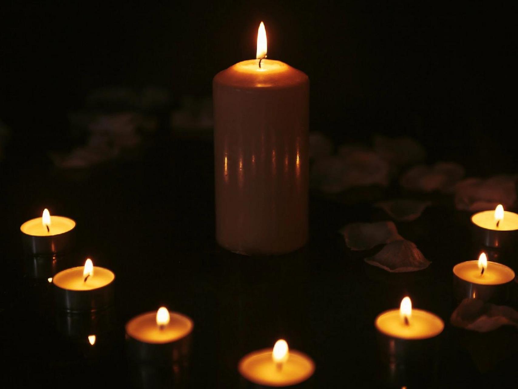 中元节祭祖哀悼烛光摄影图 02【摄图网】今天分享一些庄重的中元节