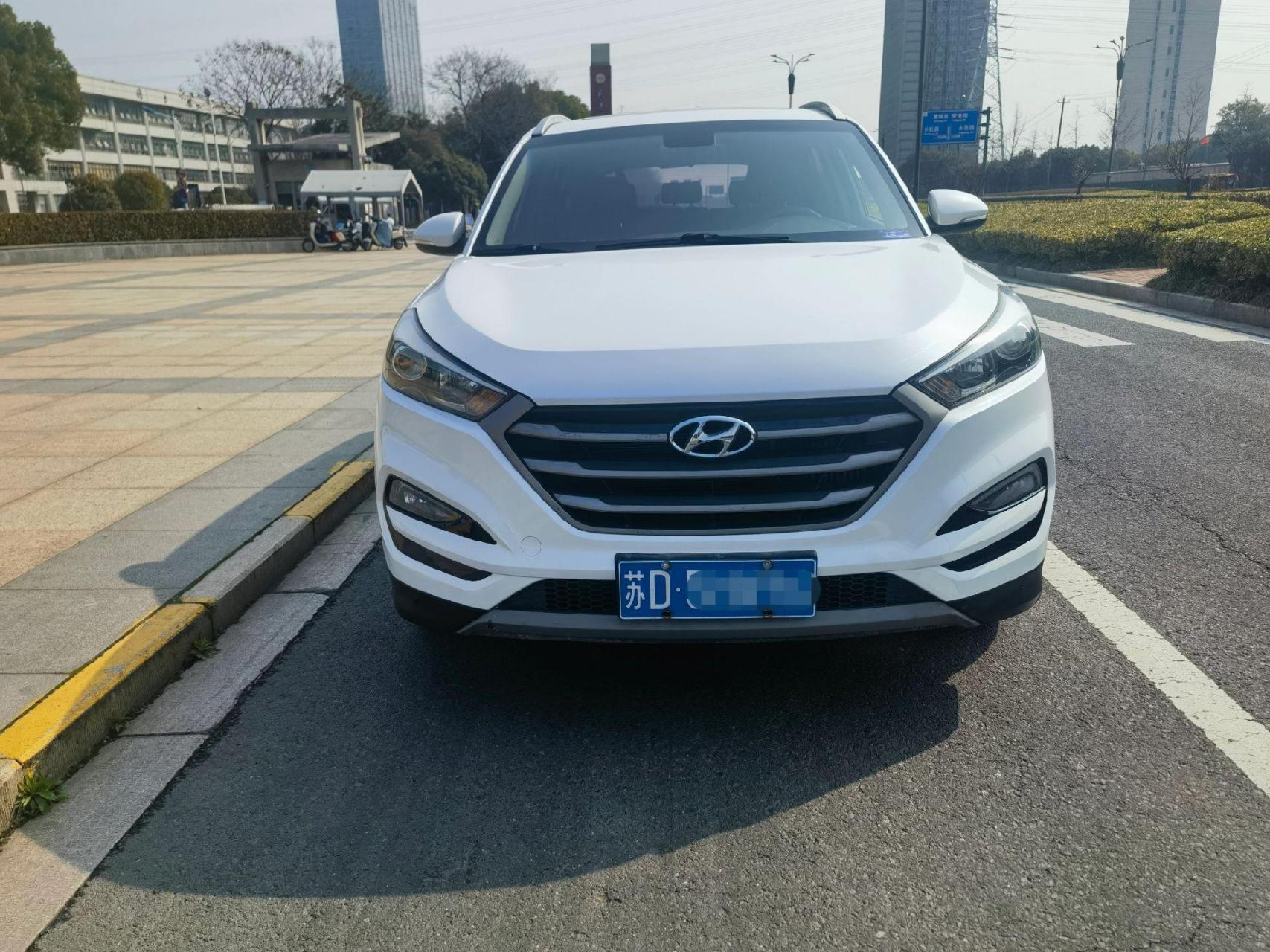 新到18年现代途胜,自动挡天窗,大屏幕导航,1.6t排量,真皮座椅