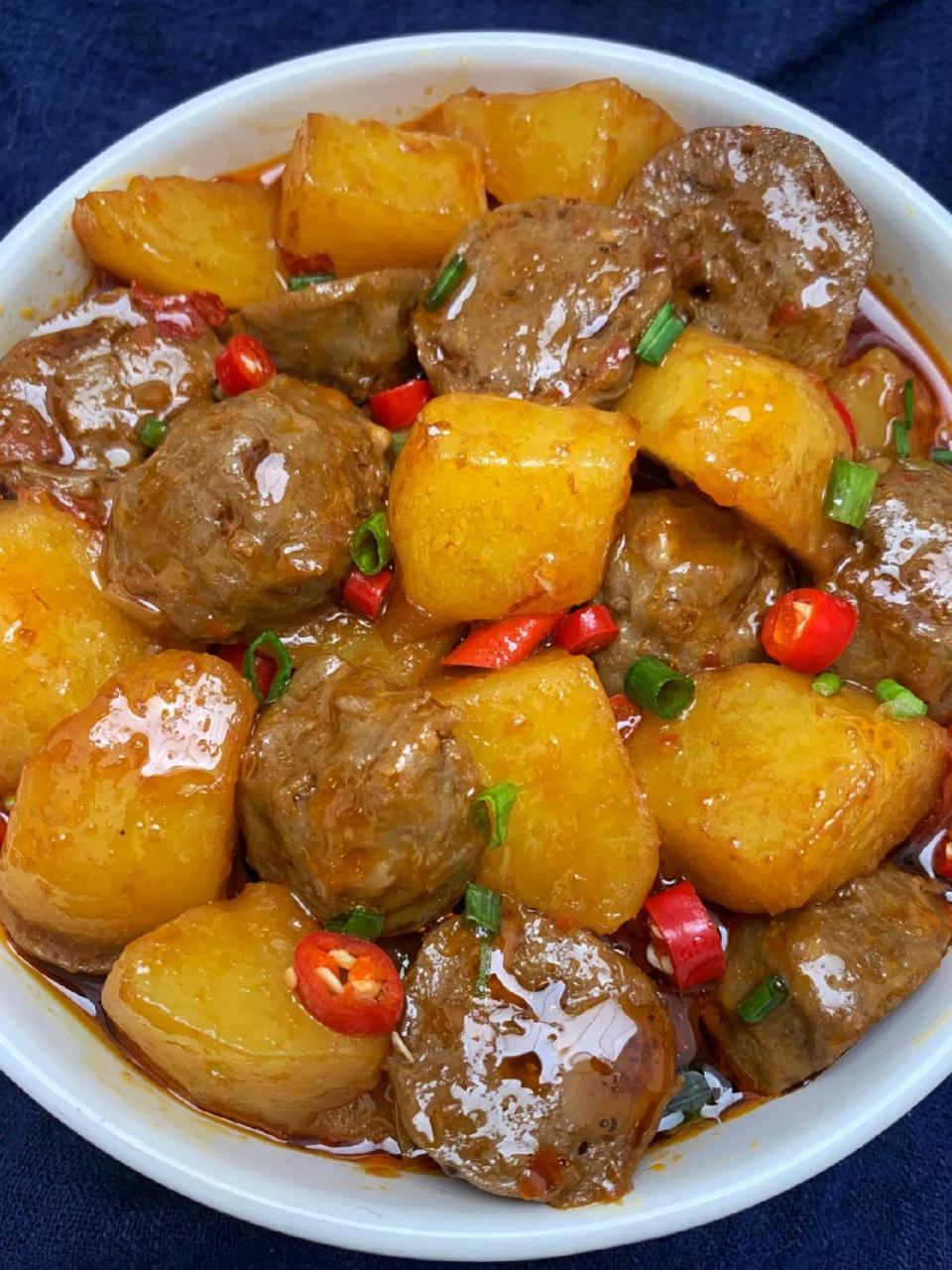 今天分享这道土豆烧牛肉丸真的太绝了!