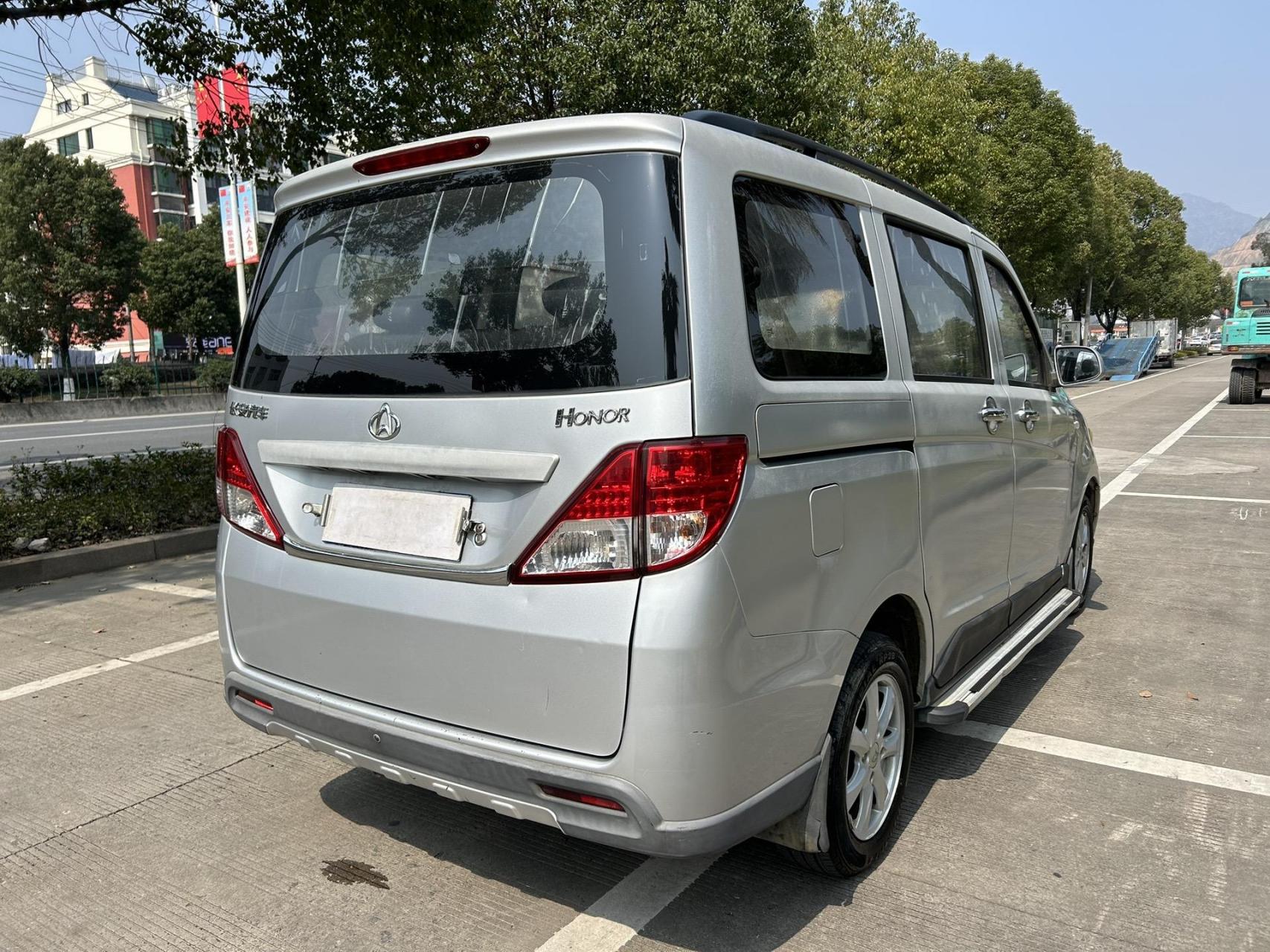 长安欧诺面包车.2014款长安欧诺,七座,拉人载货神车,1.