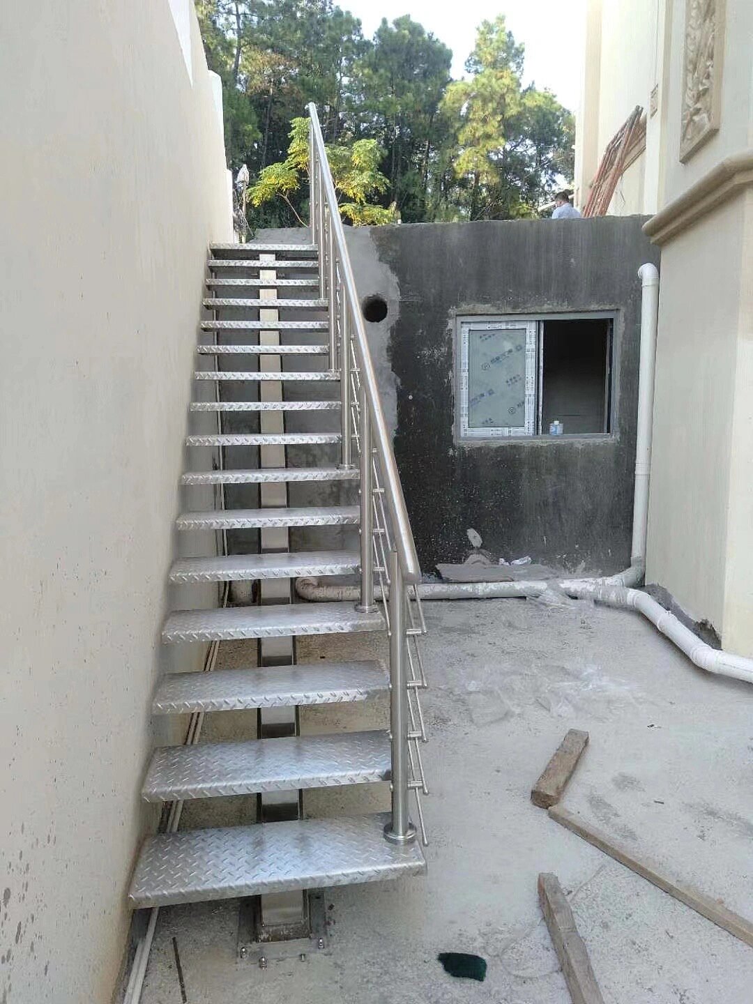 不锈钢室外楼梯客户安装好了