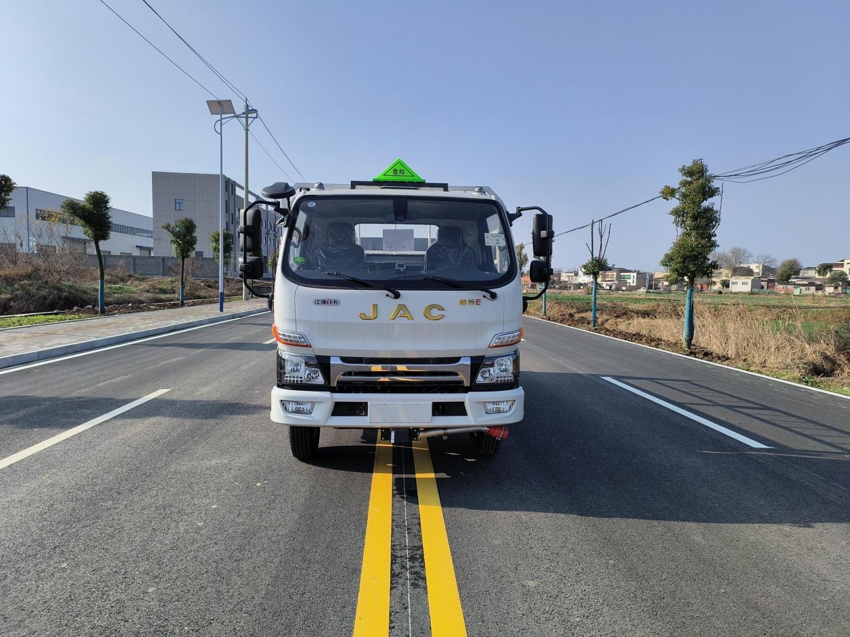 江淮蓝牌气瓶运输车  箱体长度:4200,4150,4100 宽2100,2000,1950 高