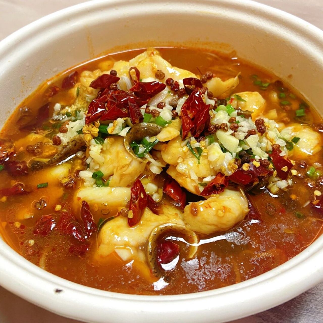 水煮鱼片  家常做法 川菜好好吃,鲜香麻辣,鱼肉嫩,配菜吸味又下饭!