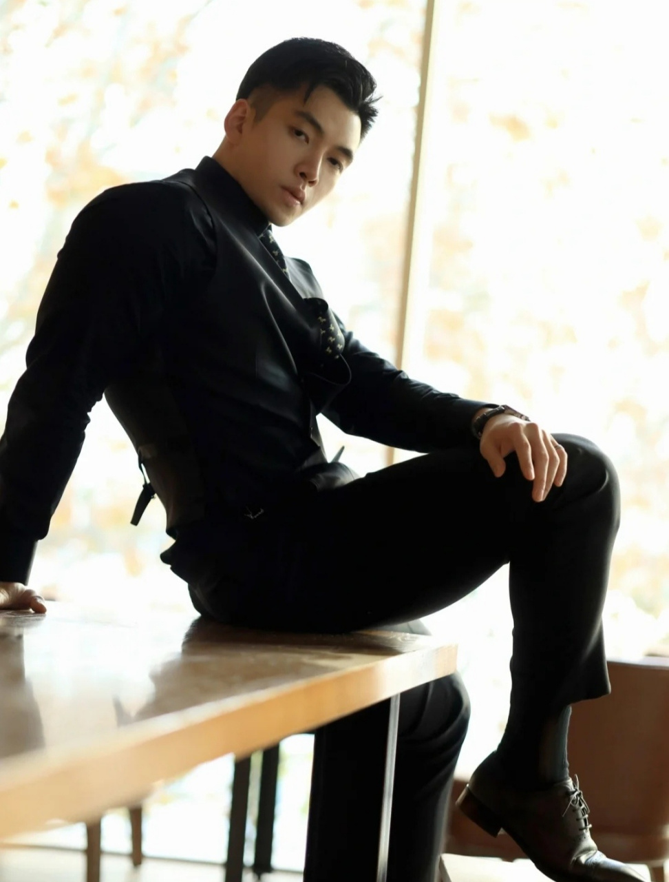 正装帅叔 叶子涵