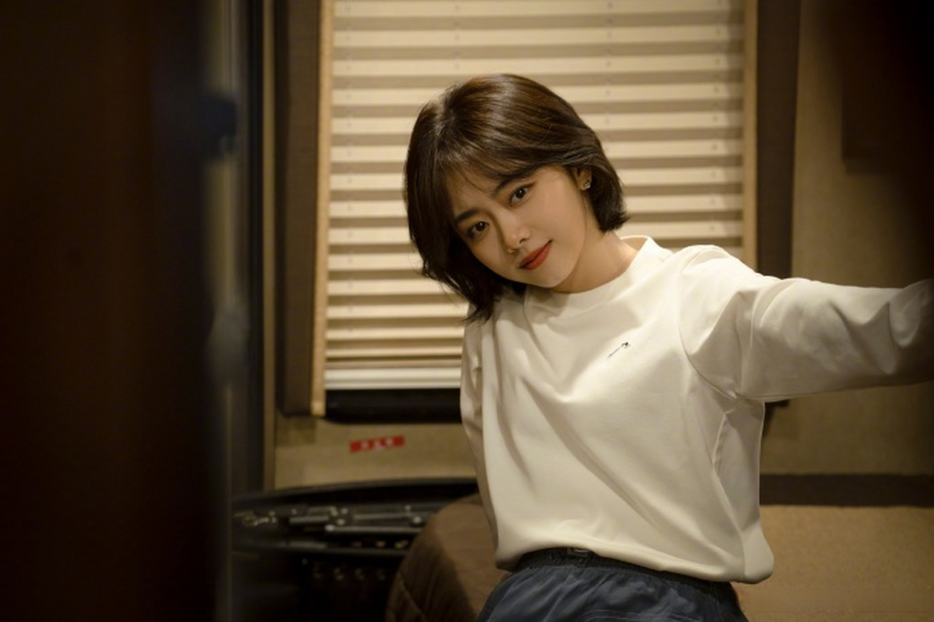 刚看过"星动不廷"婚纱抱路透就看到520投篮抱海报,谭松韵可爱欢呼