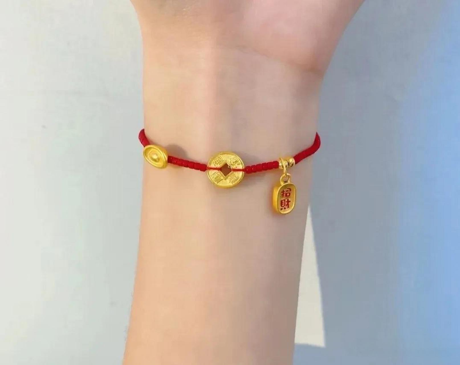 黄金编工手串分享黄金手链时尚款 黄金吊坠编绳