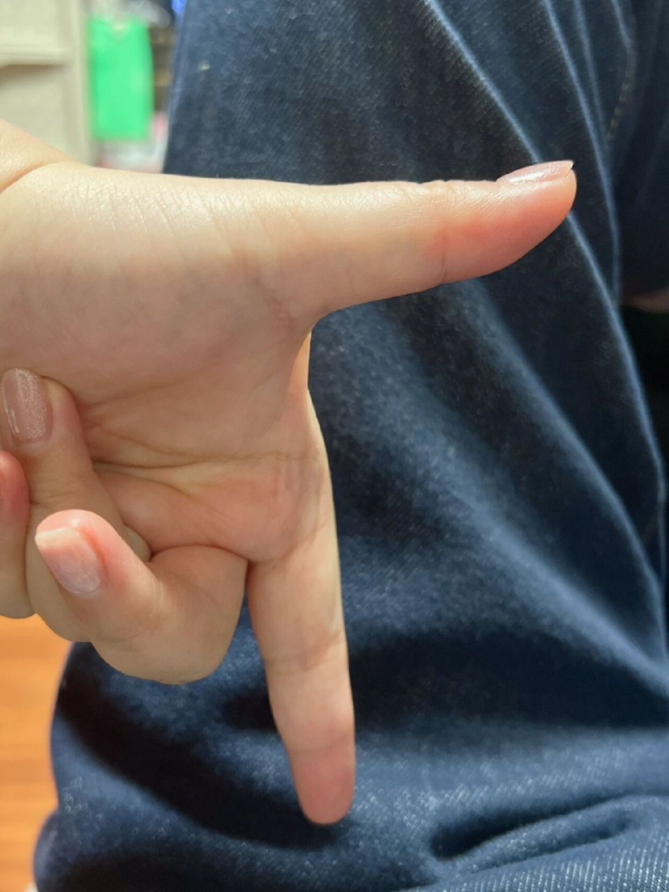 7的比划那么多种哦,图一这种的,可是这样很累啊,手指关节伸不直啊.