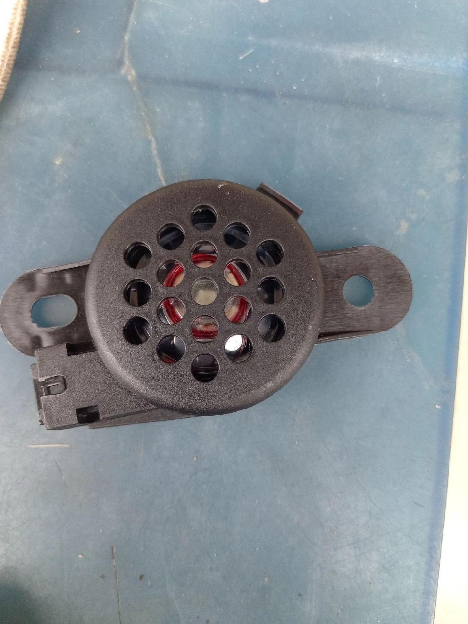 奥迪q7更换倒车雷达蜂鸣器