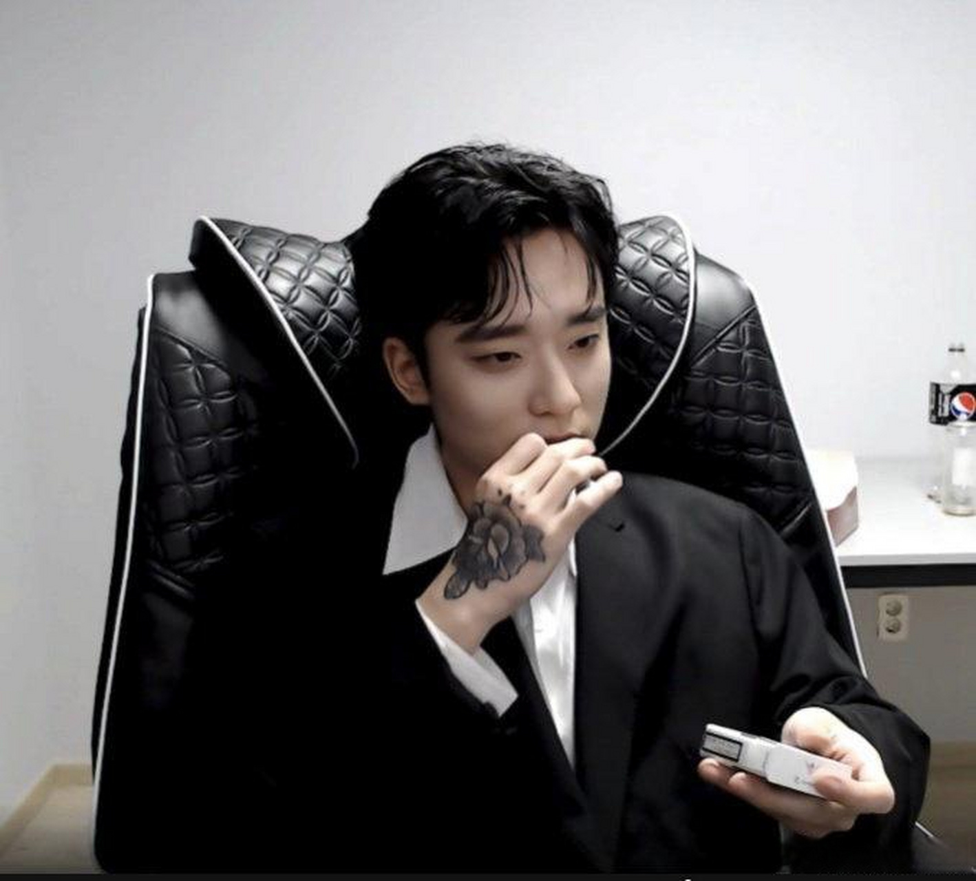 今天,前we选手mystic在wb发布近照,这雅痞加颓废感是怎么回事?