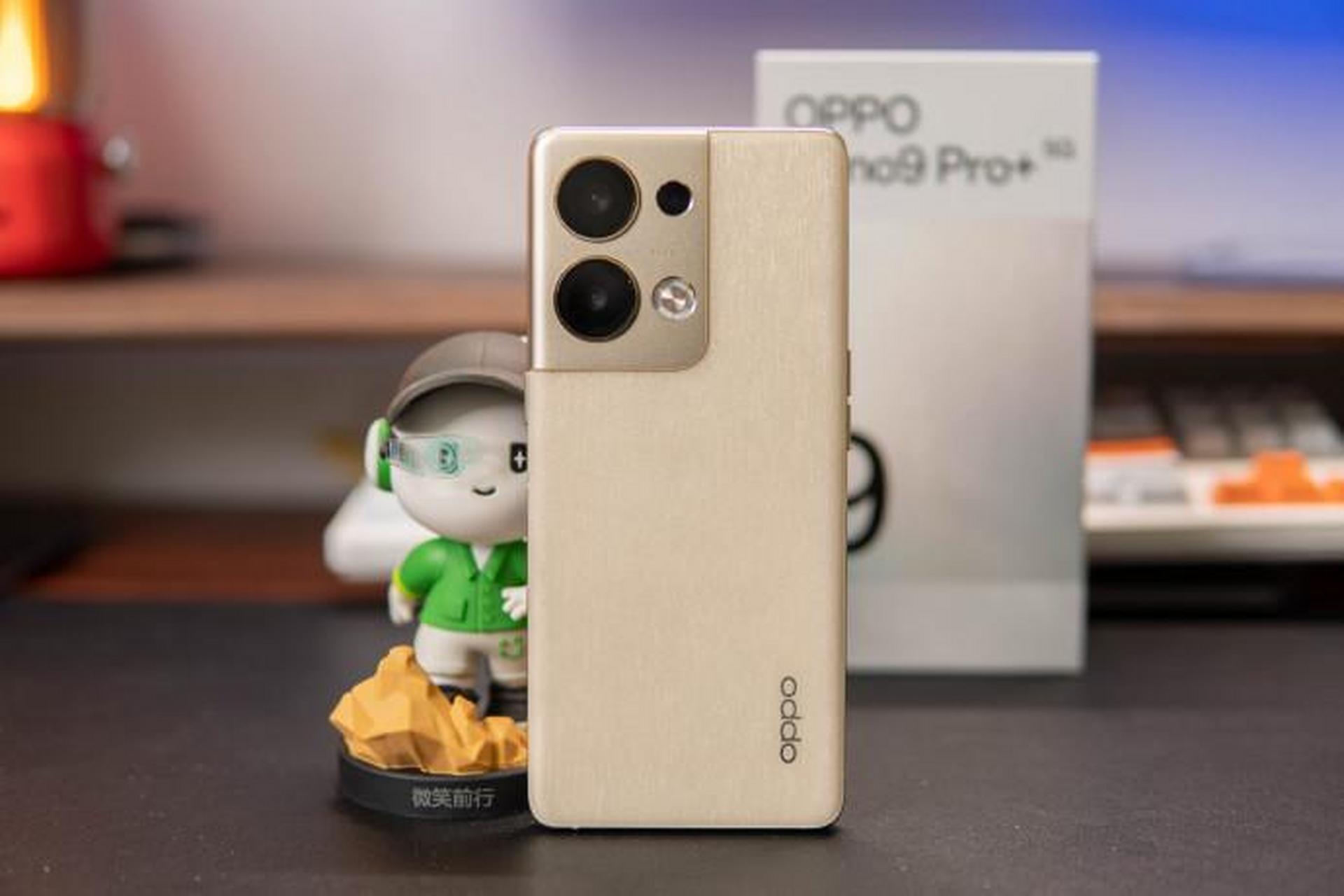 oppo reno10系列要来了,从宣传海报中可以看出oppo再次更新金色配色