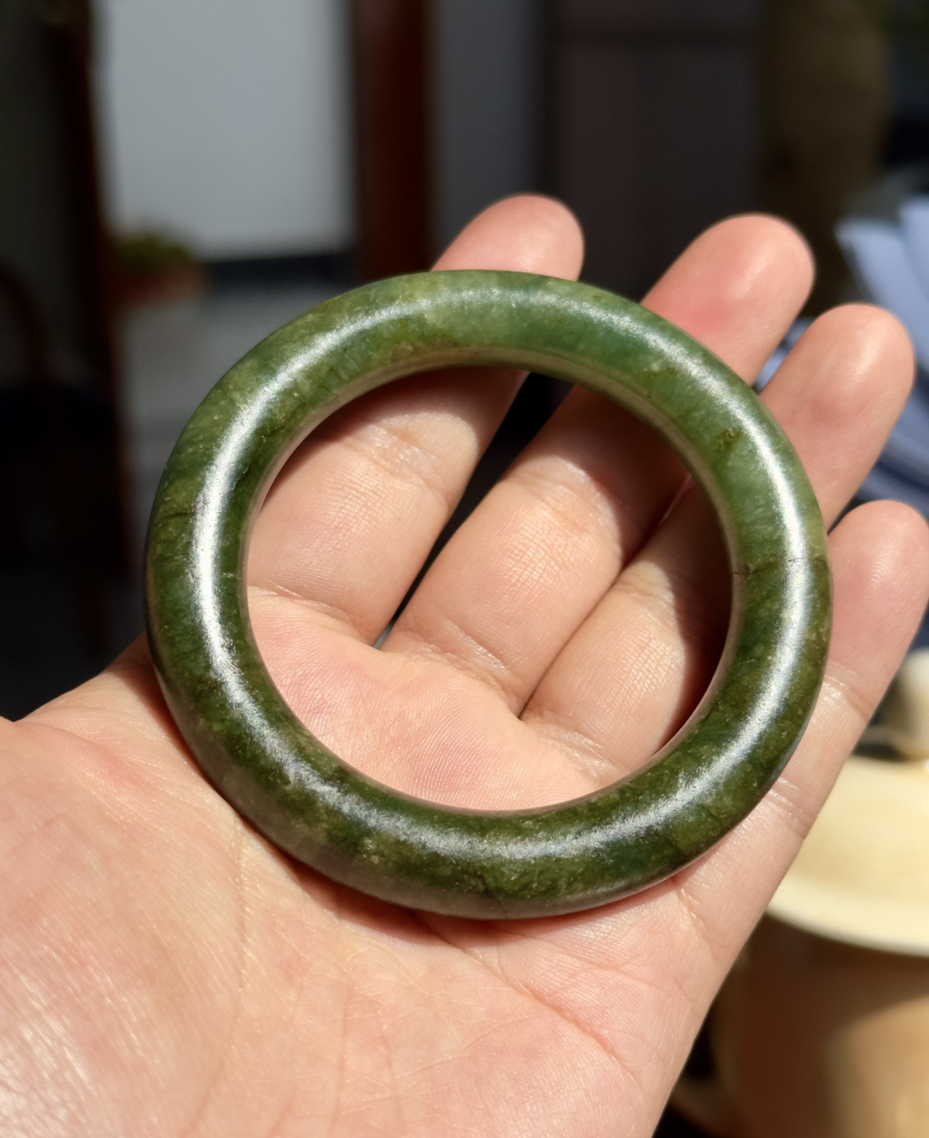 清代 满绿翡翠手镯 传世百年,两代人日夜佩戴的效果.