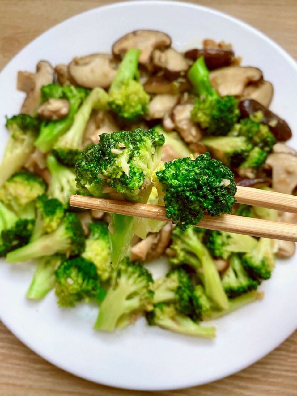 做法也挺简单的,喜欢吃可以试试哦97 	 —— 99食材:西兰花,香菇