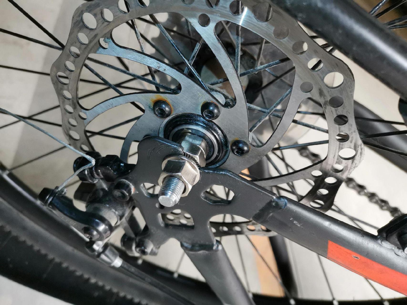 山地车后轮滚珠改轴承.