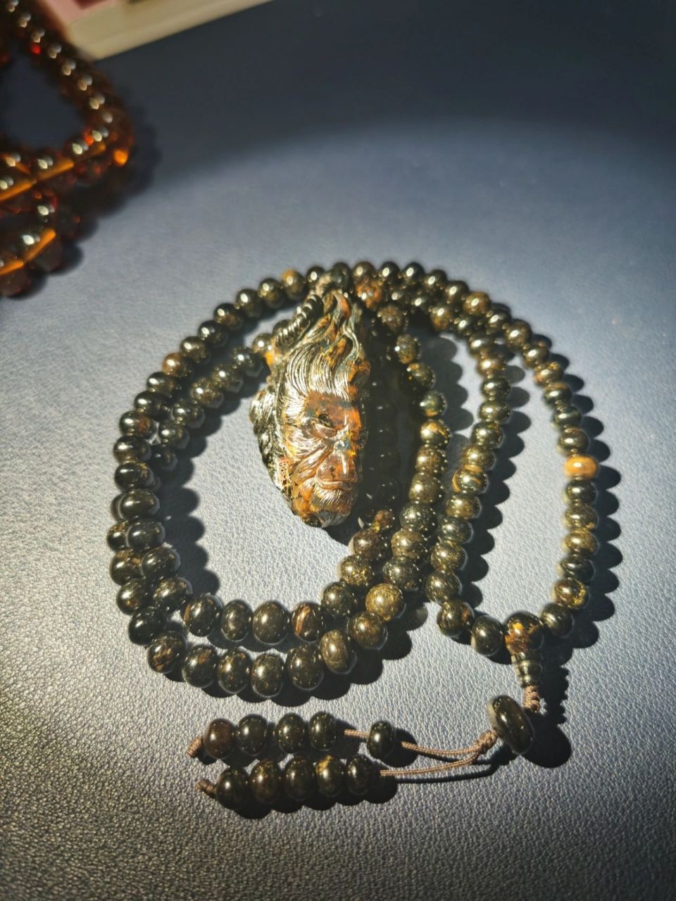 抚顺琥珀-翳珀,分享千万年的自然造物魅力 在一次拜访朋友的巧合下