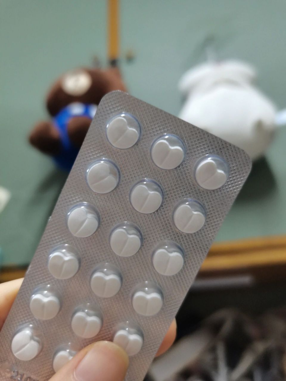 这个药片竟然是心形的 是不是吃了就不哭了呢