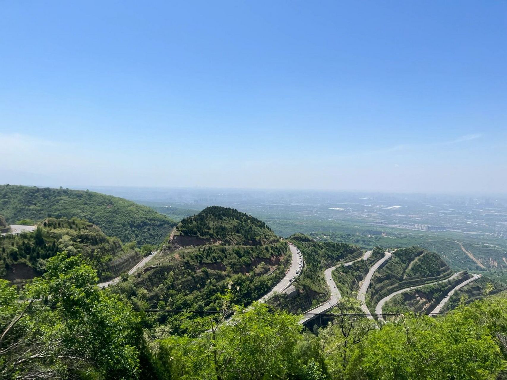 西安临潼一日游 西安市区早10点左右出发,游玩骊山环山路,拍拍照,下午