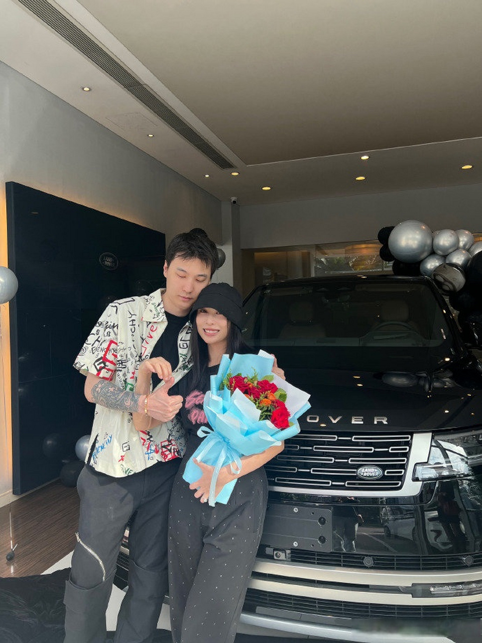 ty给老婆敏哥买车了![心]  #tydot# #中国说唱巅峰对决