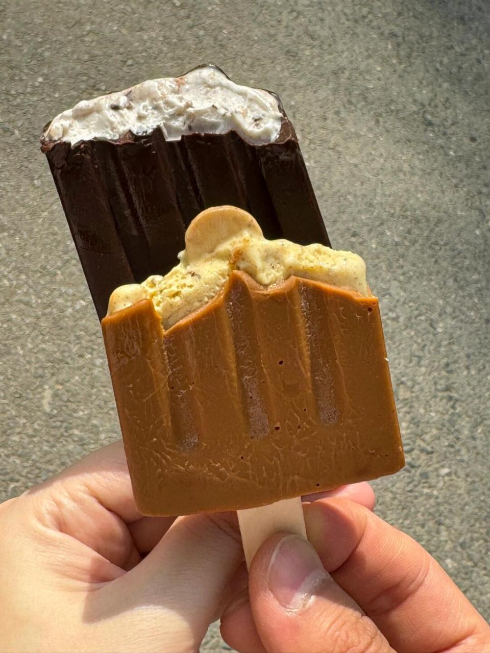 曲奇厚巧冰淇淋#  #冰淇淋测评#  #巧克力冰淇淋# #网红冰淇淋