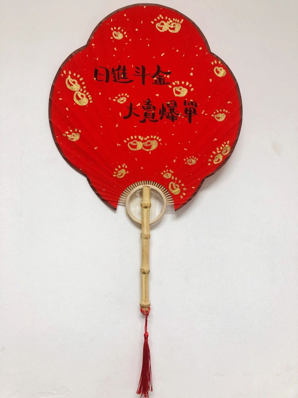 手绘团扇 团扇写字 一位小仙女自备了扇子来找我写 竹节扇柄跟gucci的