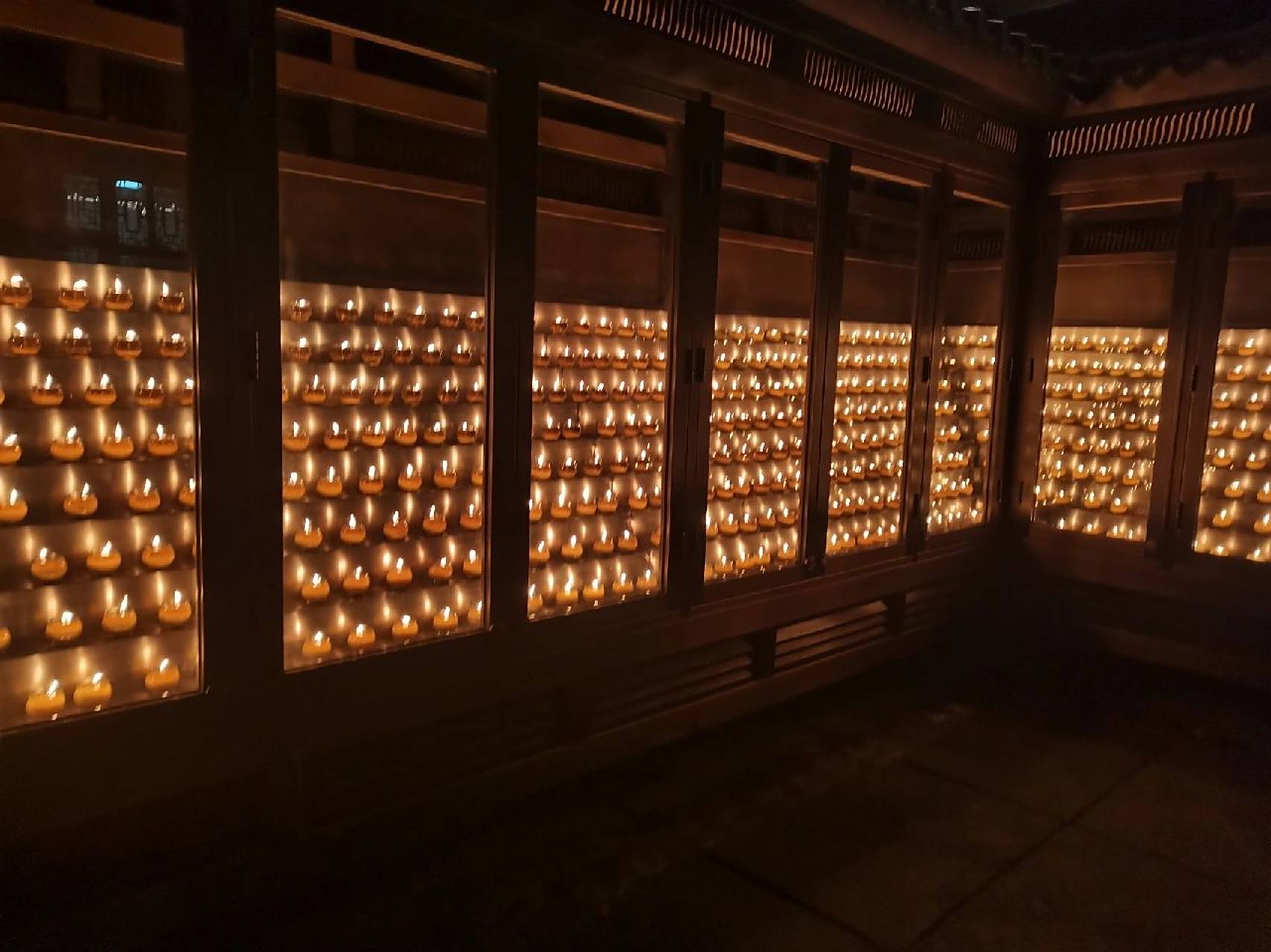 五台山,为您供灯! 在五台山最殊胜的寺庙供灯