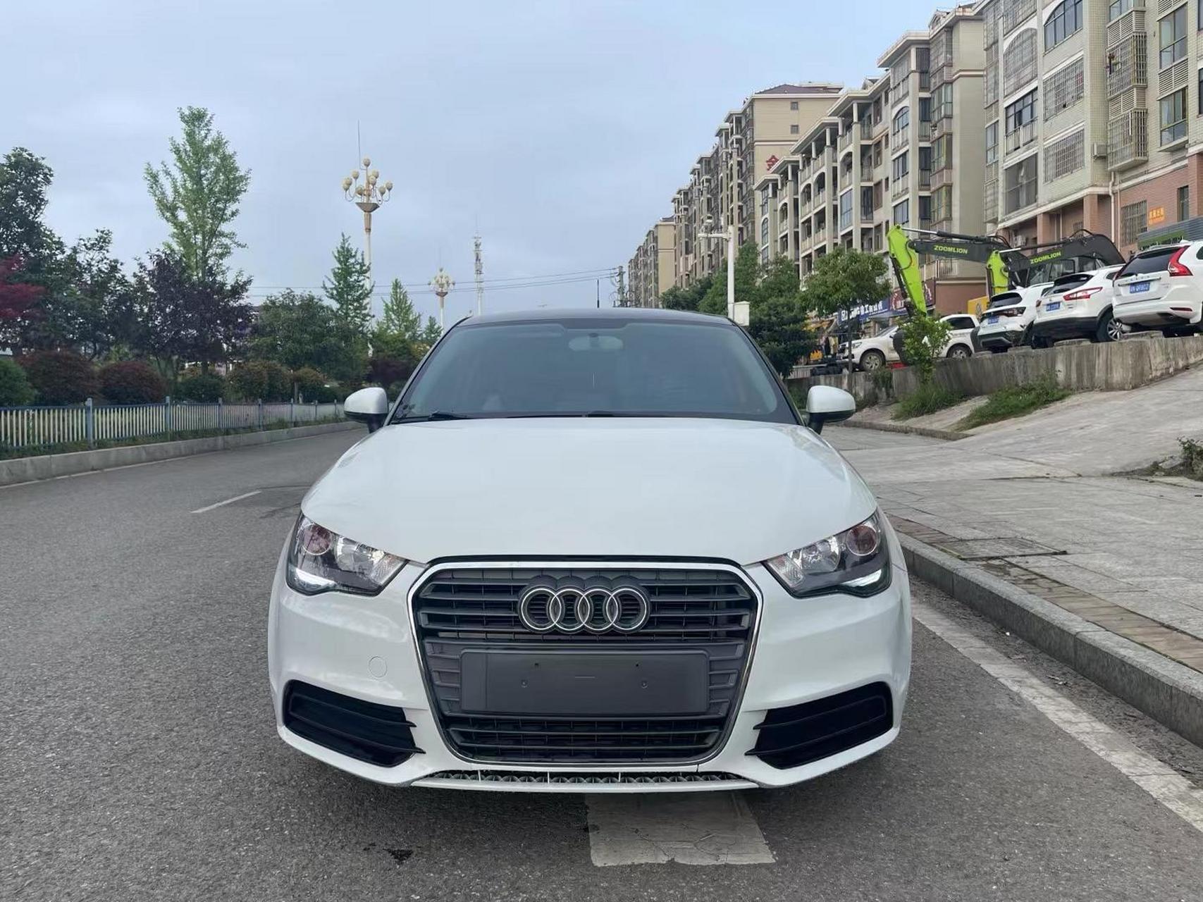 到店12年奥迪a1两门四座,1.4t,价格便宜4.xx万