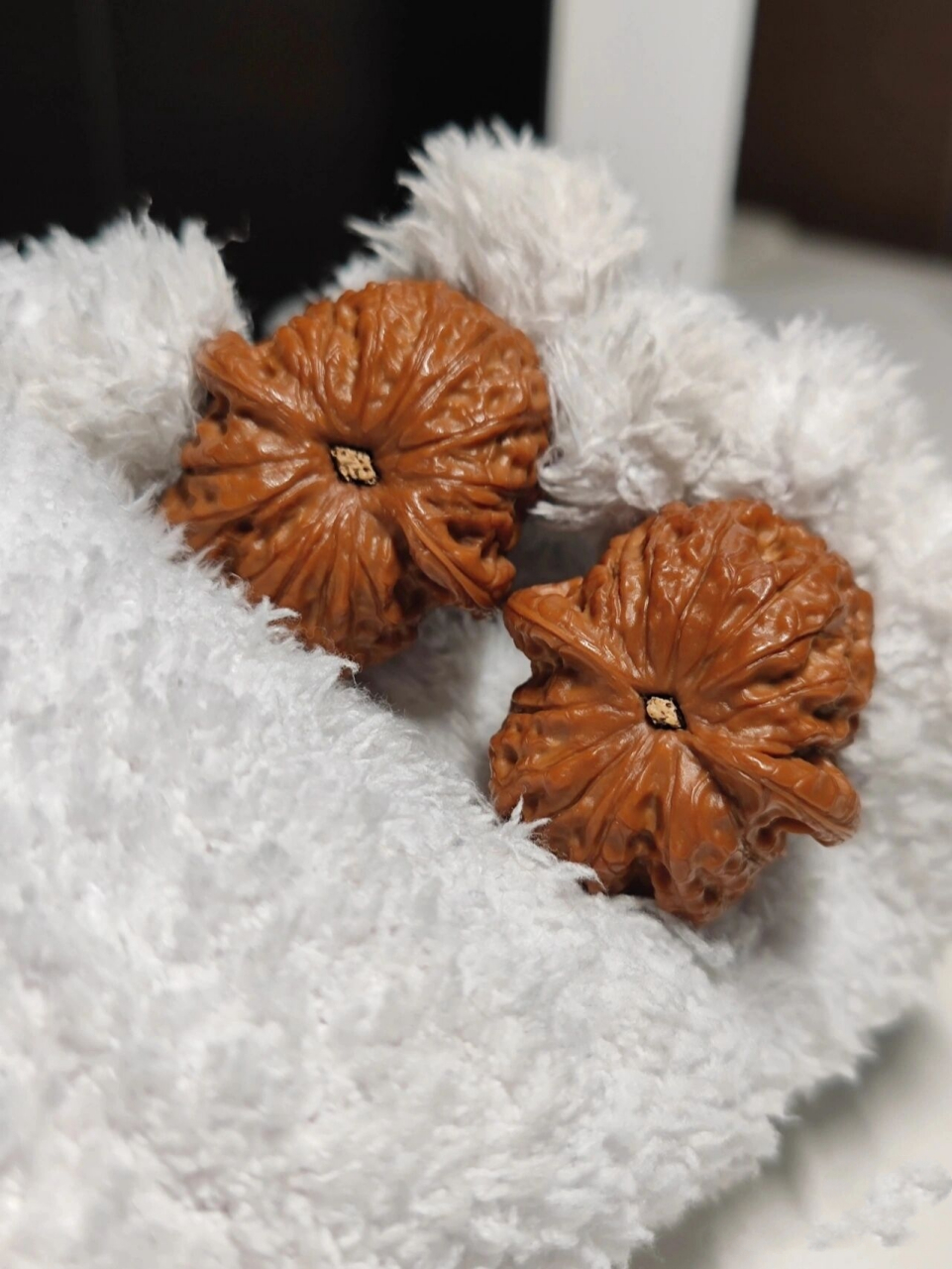 越盘越耐看的《血麒麟》 今年入了一些小众核桃,因为喜欢与众不同 这