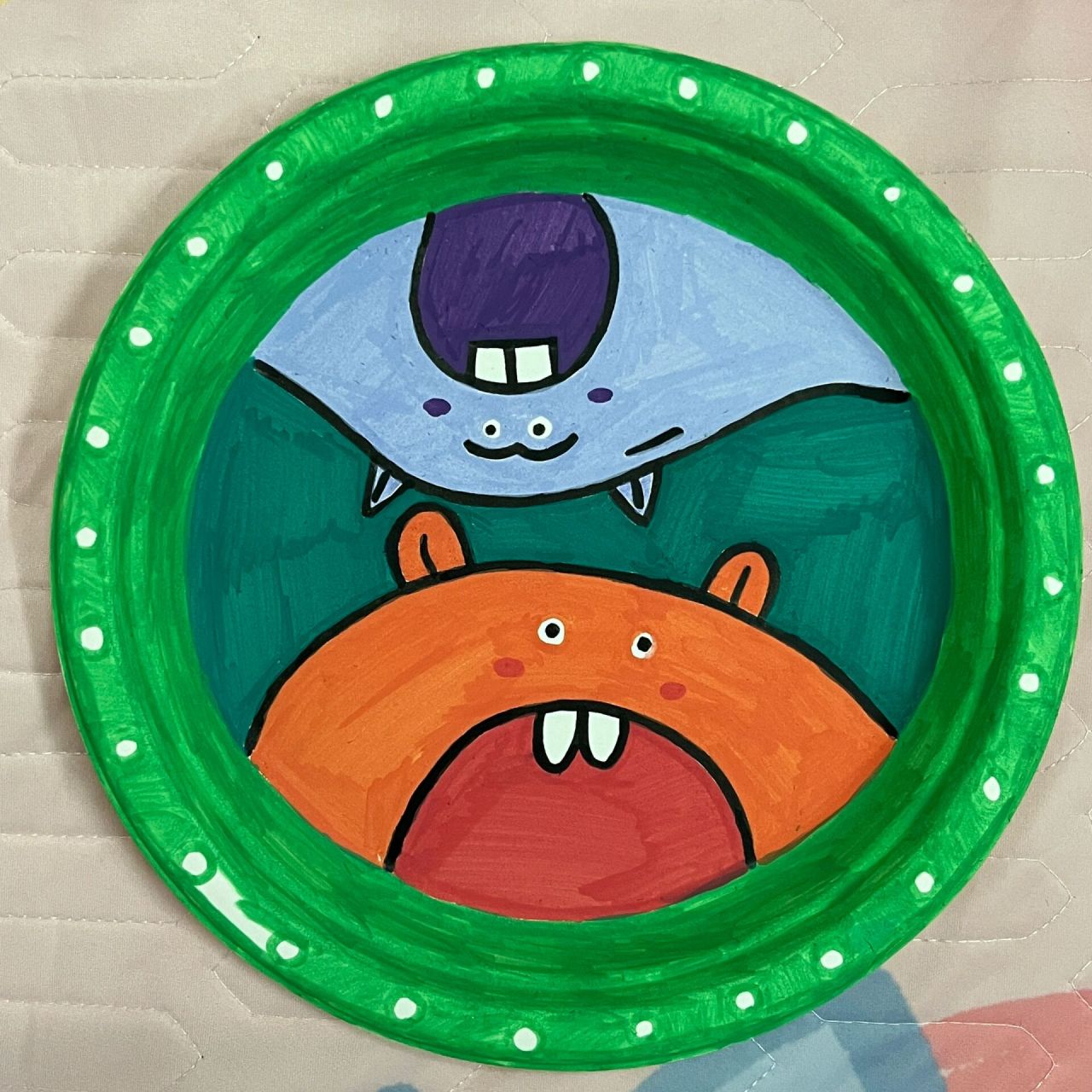 盘子画 丙烯马克笔画的盘子画  可爱极了