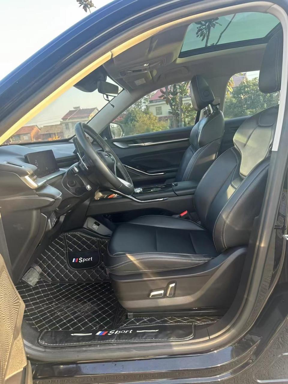 5t自动旋钮档,天窗360全景影像,换挡拨片,带acc全速自适应巡航,抬显