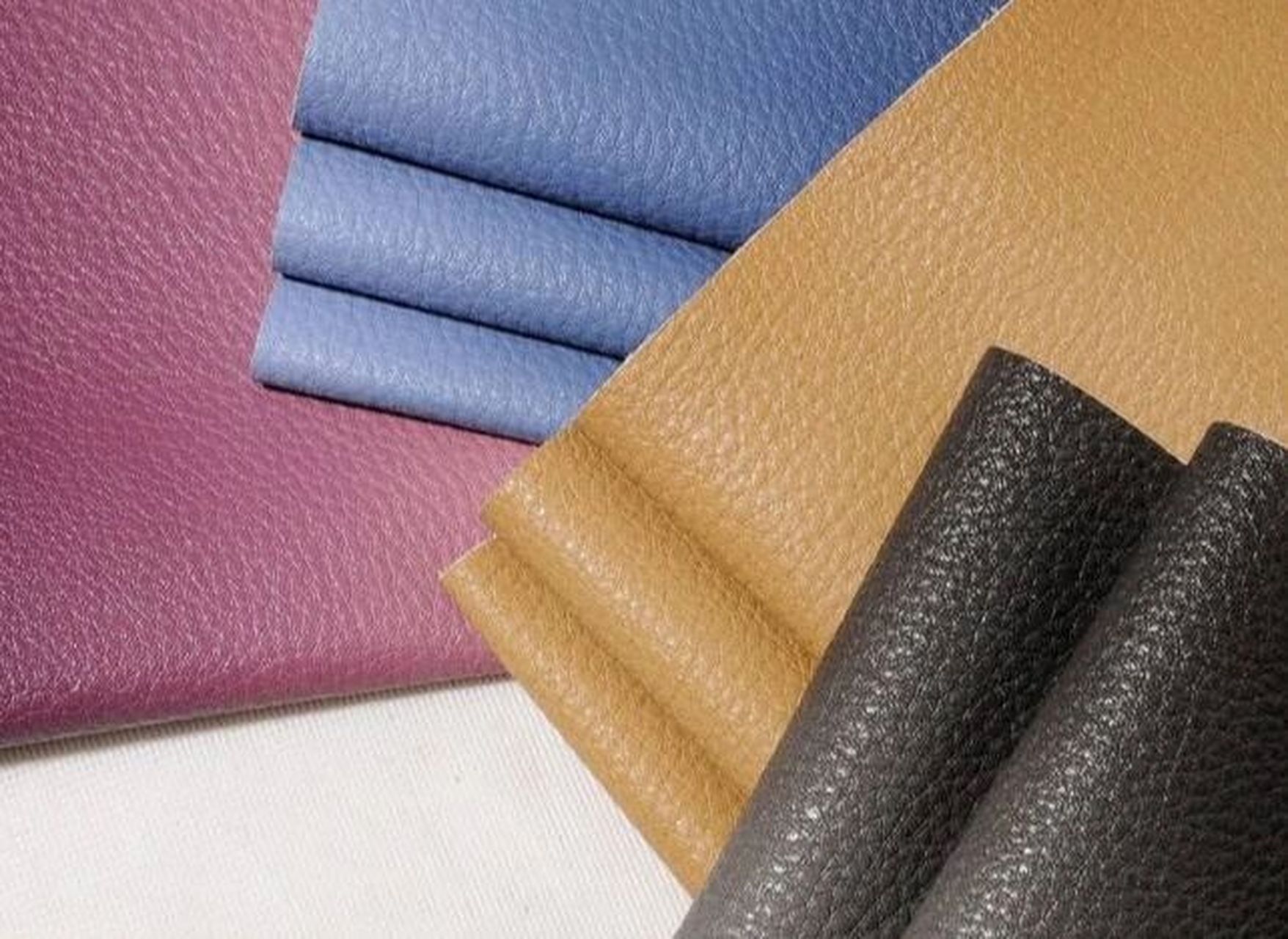 超纤皮,全称是"超细纤维聚氨脂合成皮革",超纤皮不是真皮!