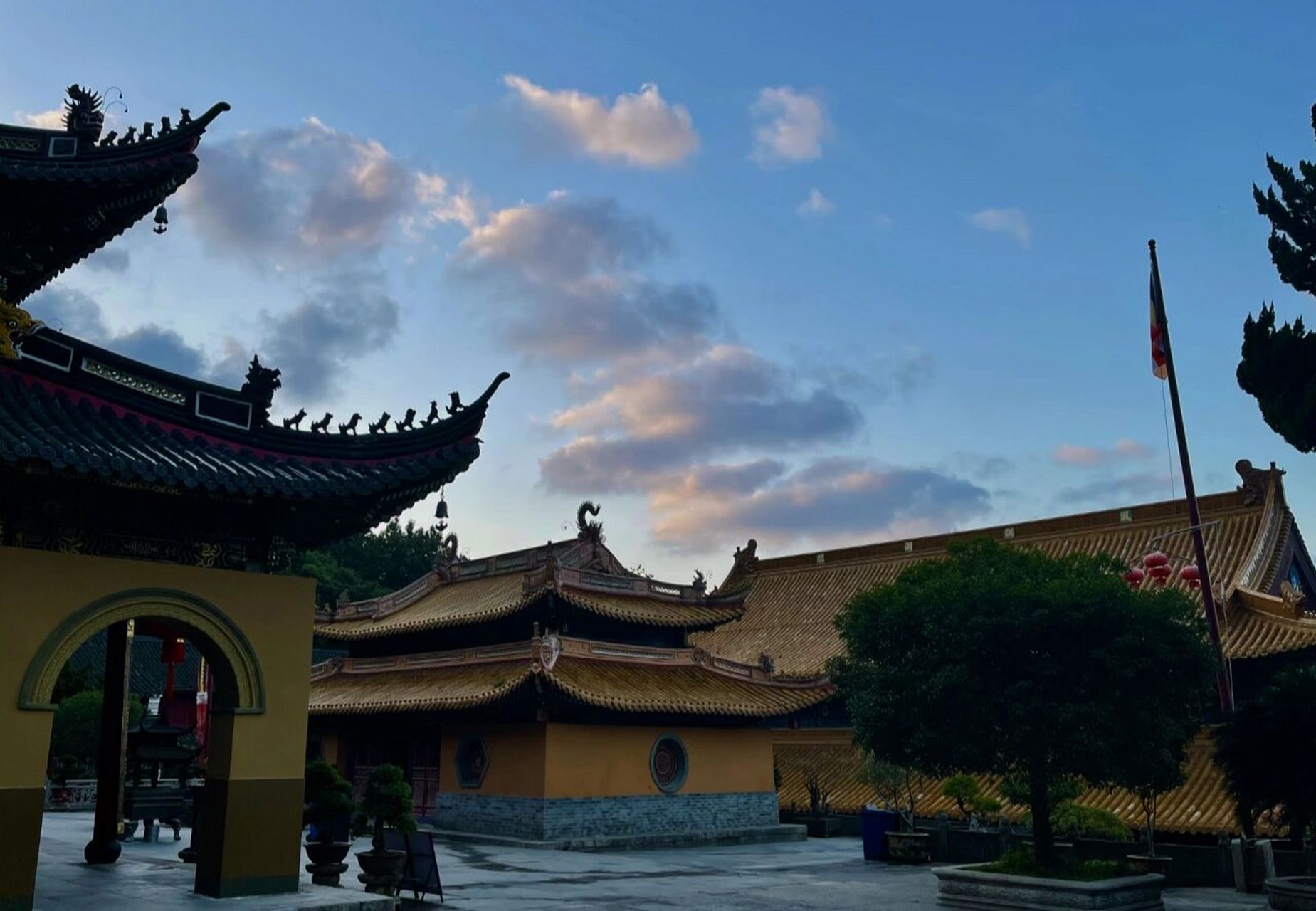普陀山法雨寺 普陀山法雨禅寺聆听深沉而悠远的钟声,仰望庄严而神圣的