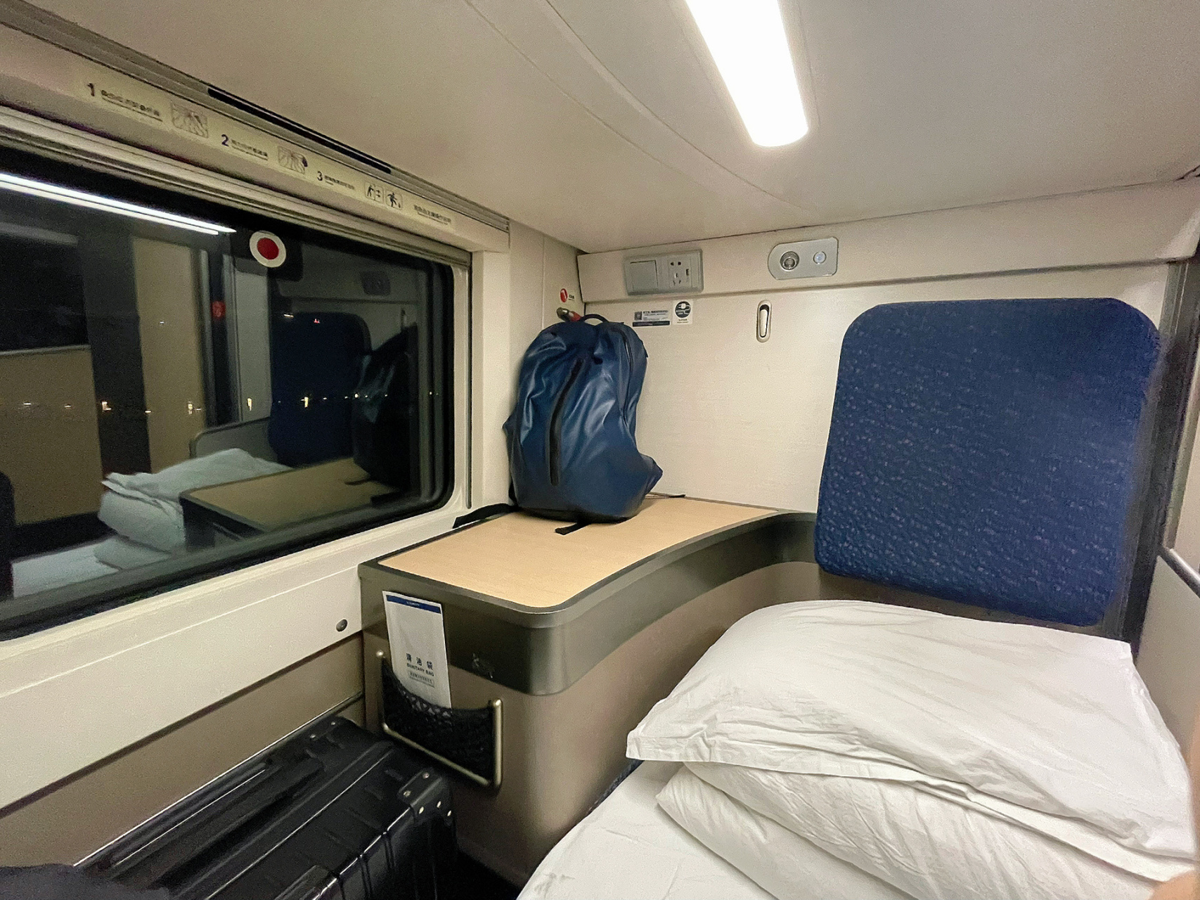 广州到北京的动卧基本都是夕发朝至,晚上8点多上,睡一觉到了正好掣鲻