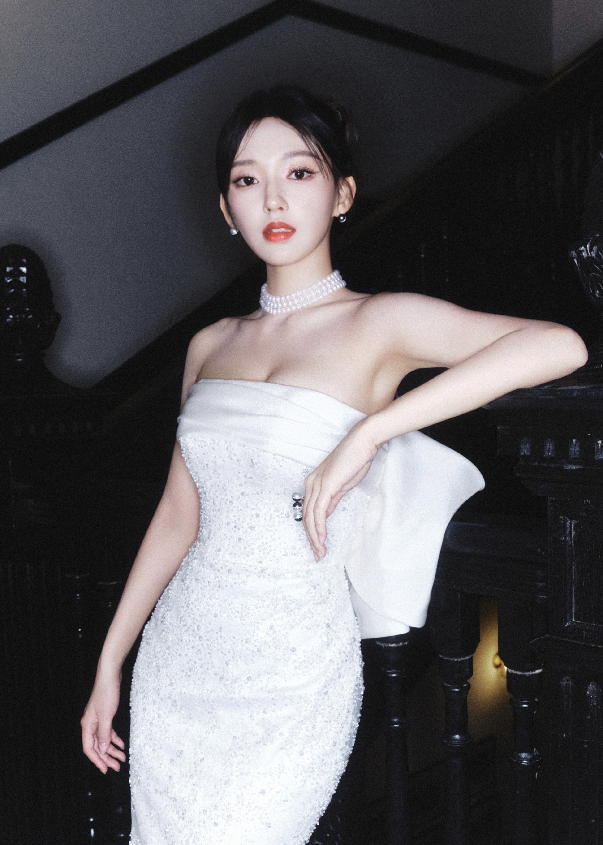 程潇白色抹胸长裙优雅大气