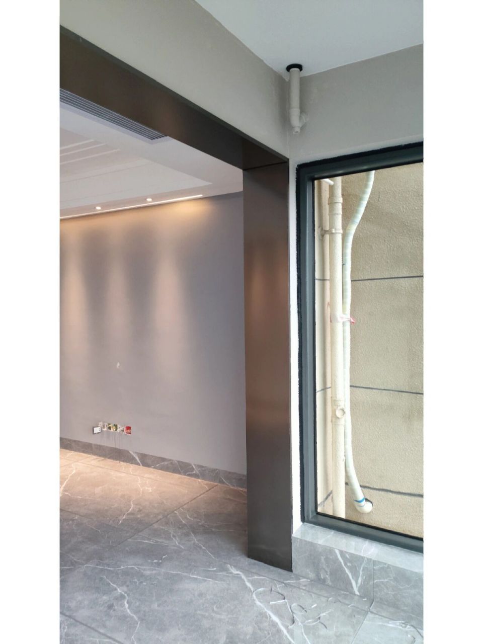 如何选择门套,阳台不锈钢门套 极窄不锈钢哑口门套应该怎么做哑光黑