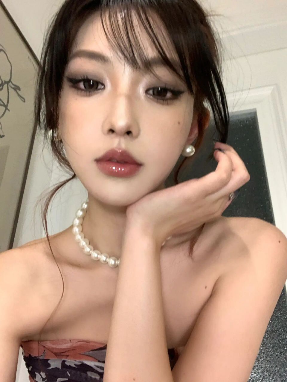 jisoo贵气感冷调小烟熏妆