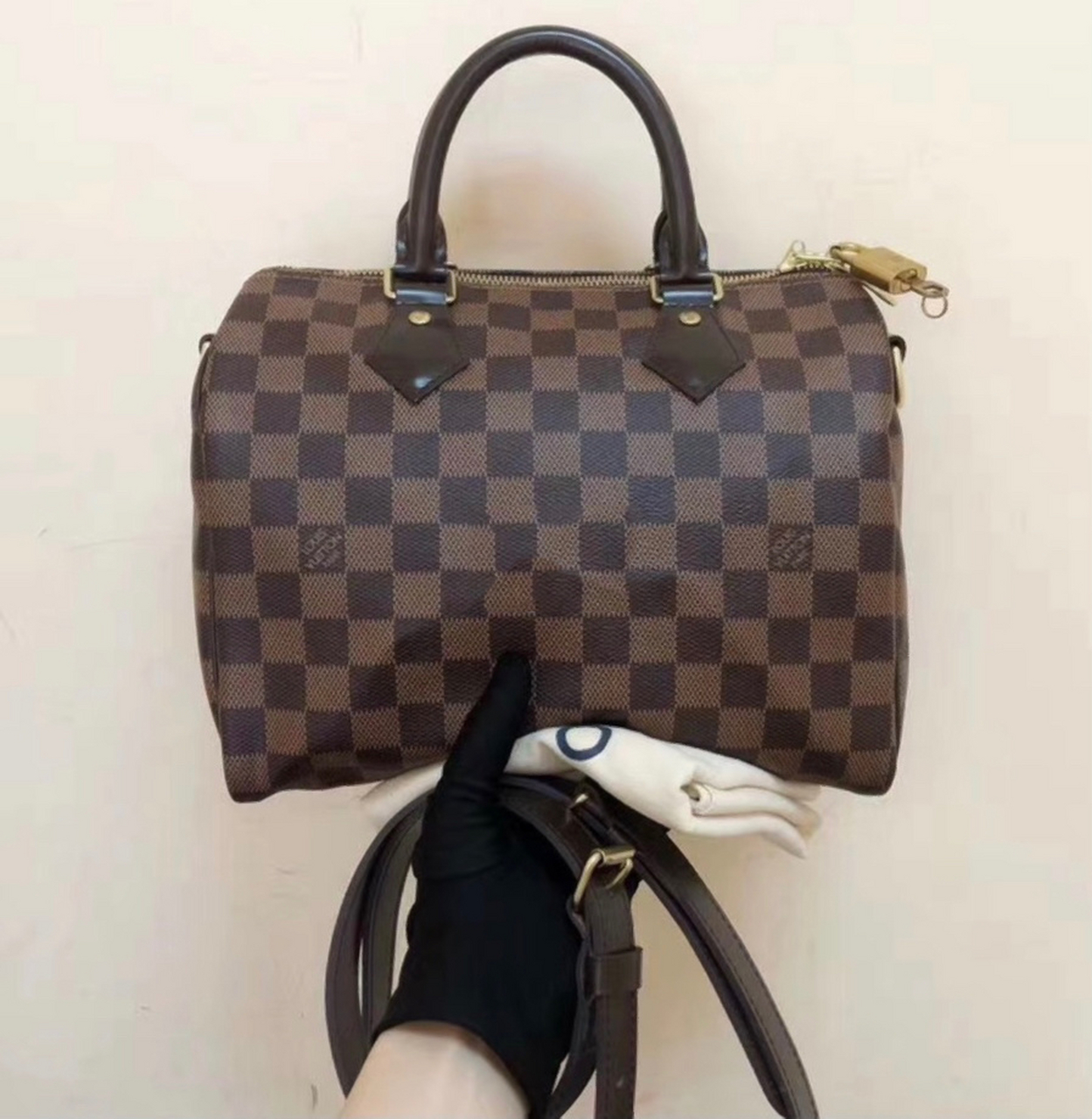 都说女人的第一只奢侈品大牌包大概率都是lv speedy25!