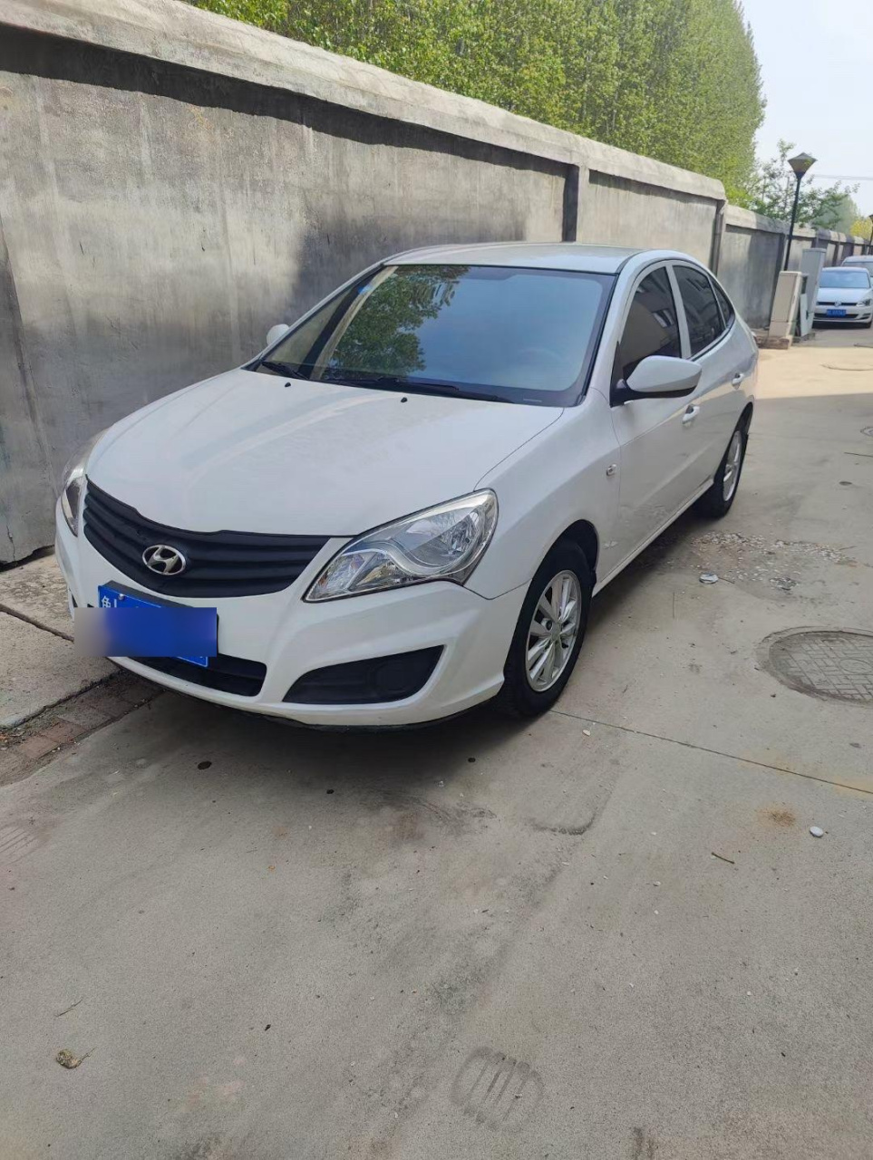 现代伊兰特悦动,16年12月底上牌,保险到12月.