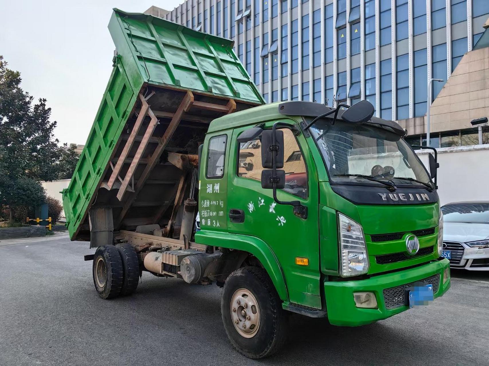 18年差支烟上牌的跃进开拓500工程自卸,云内4102发动机825轮胎,3.